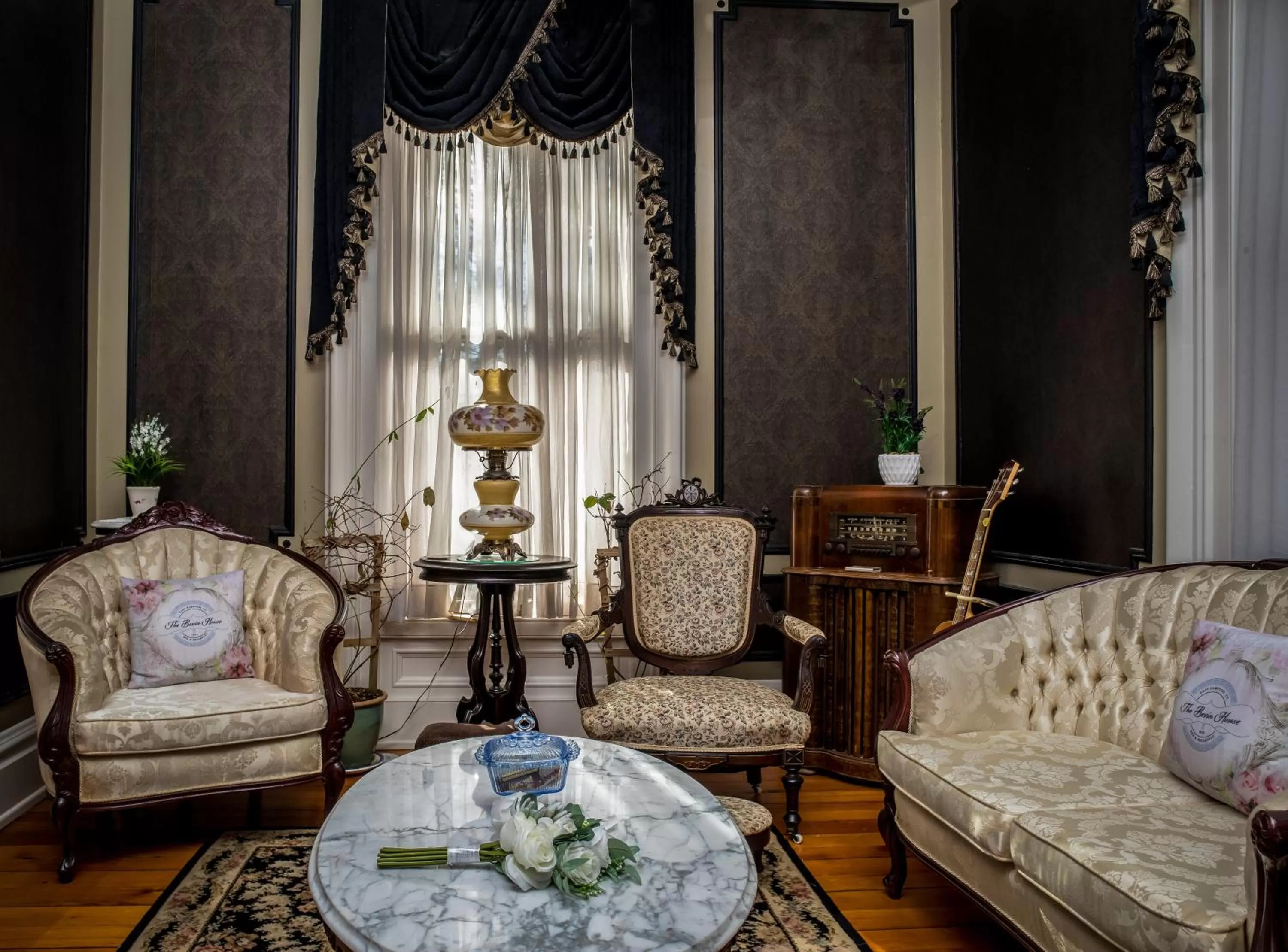 Communal lounge/ TV room in The Bevin House B&B