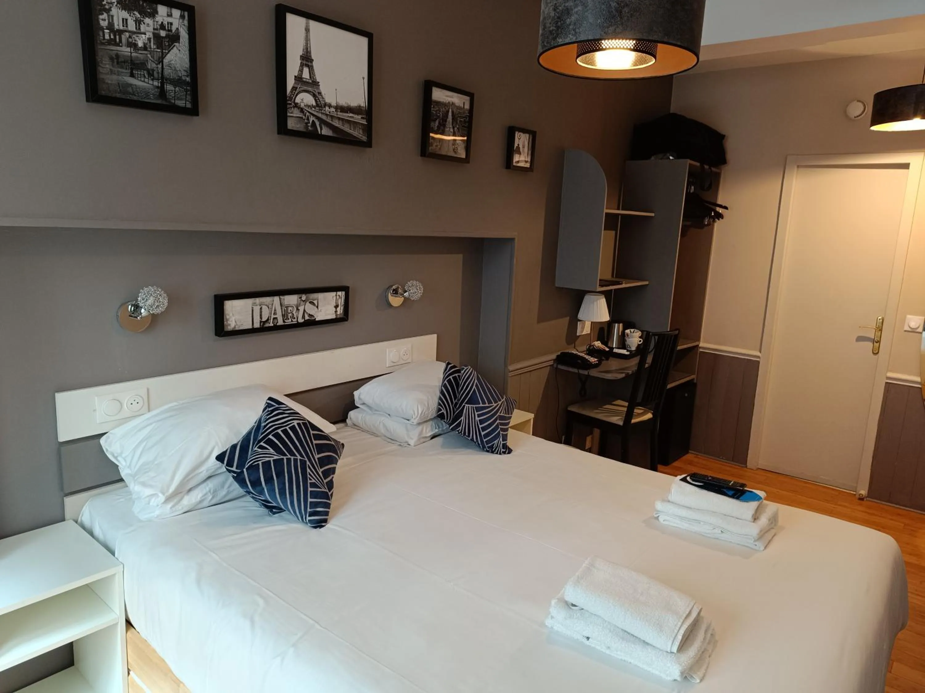 Bed in Hôtel Apollo Opéra