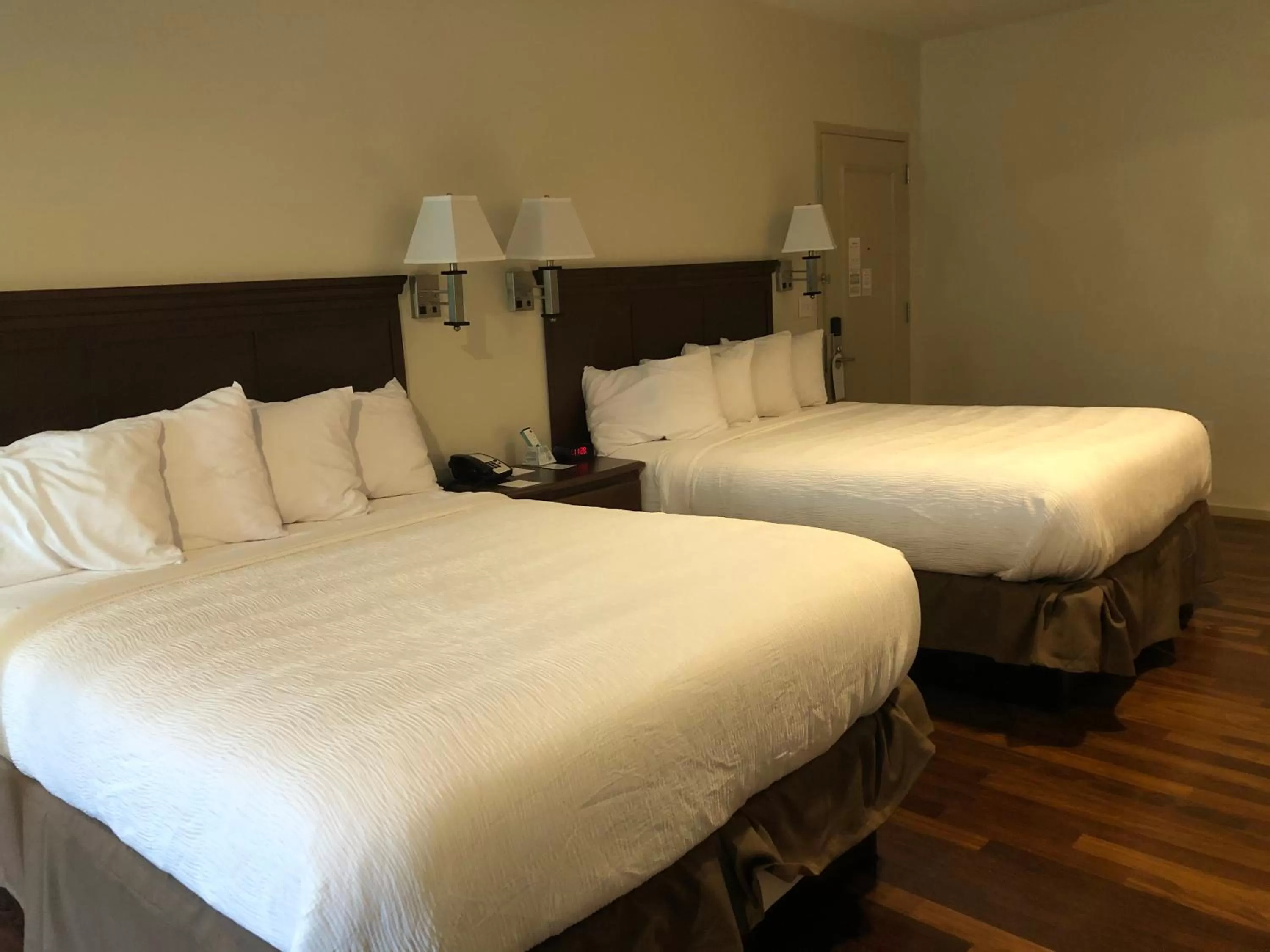 Bedroom, Bed in Grand Eastonian Hotel & Suites