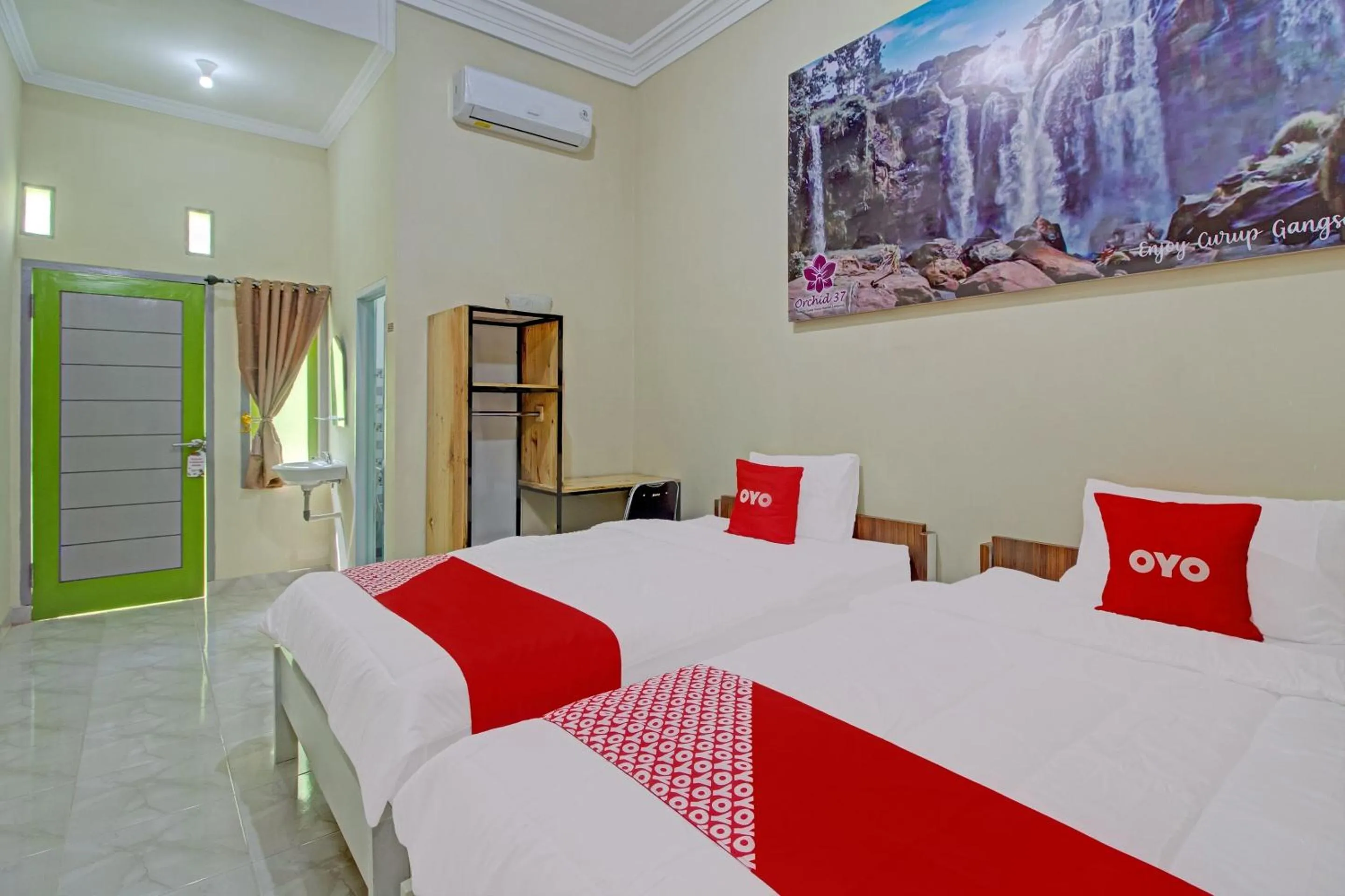 Bedroom, Bed in OYO 3774 Orchid 37 Syariah Guest House