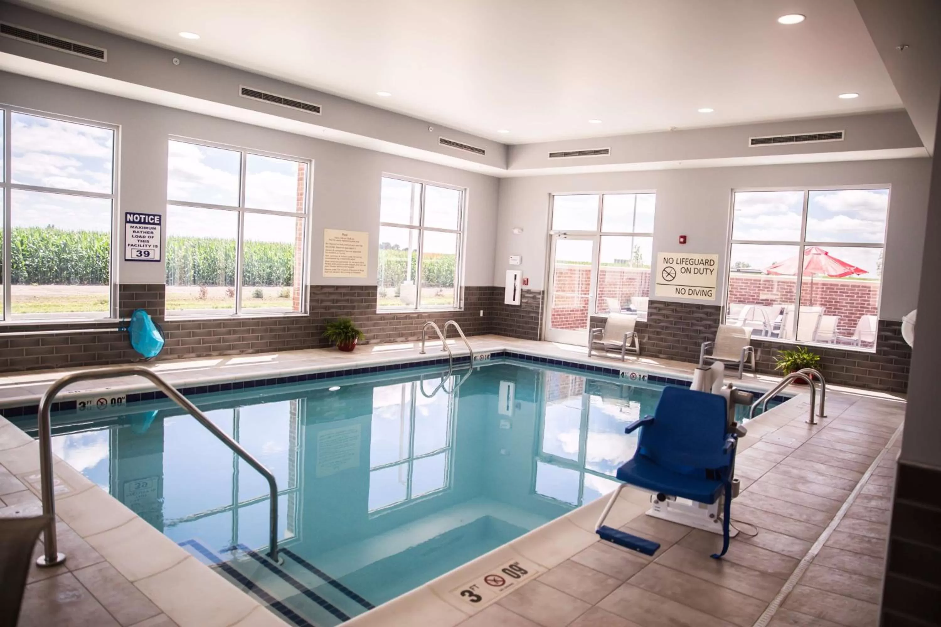 Pool view in Hampton Inn-Pontiac