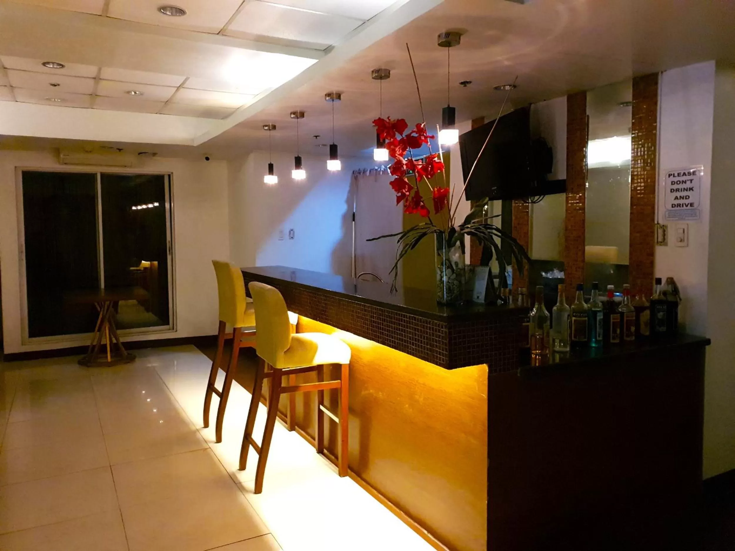 Restaurant/places to eat in Festive Hotel Makati