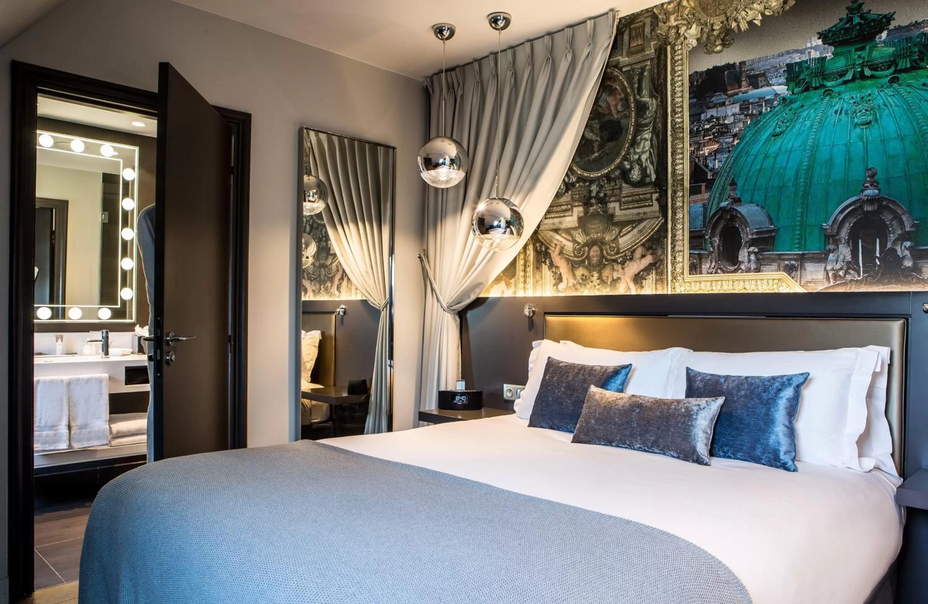 Photo of the whole room, Bed in Hotel Indigo Paris - Opera by IHG