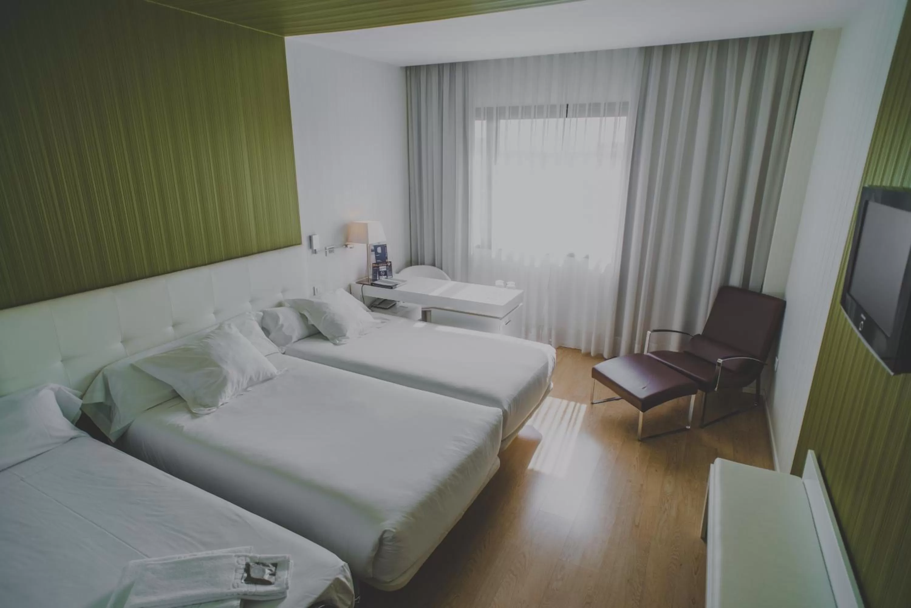 Photo of the whole room, Bed in Hotel Zentral Castellana Norte