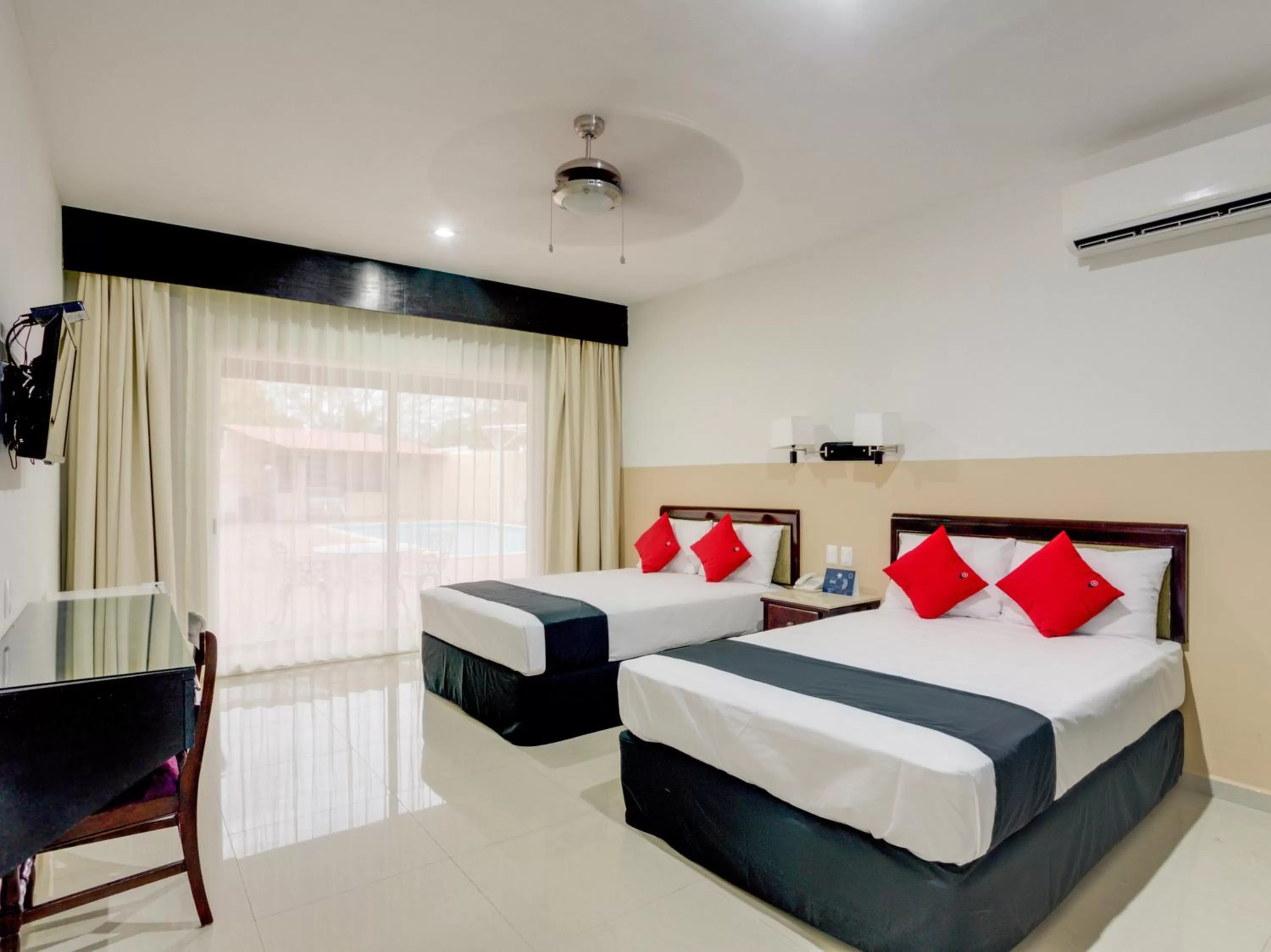 Bedroom, Bed in Hotel Siglo 21 Merida