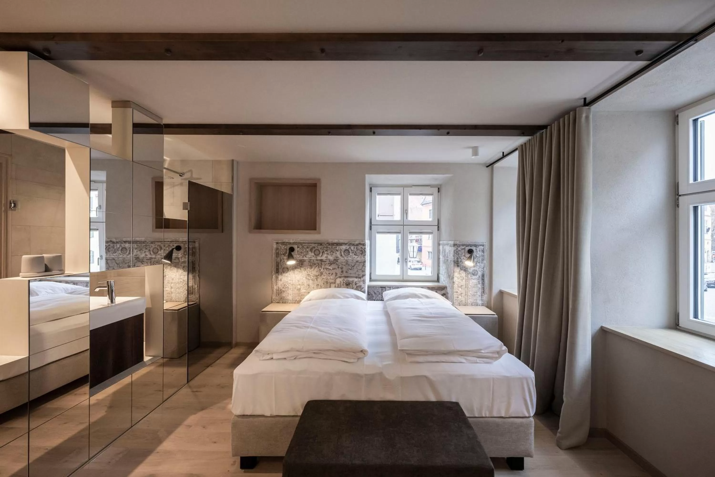 Bed in HOTEL & SPA Goldene Rose