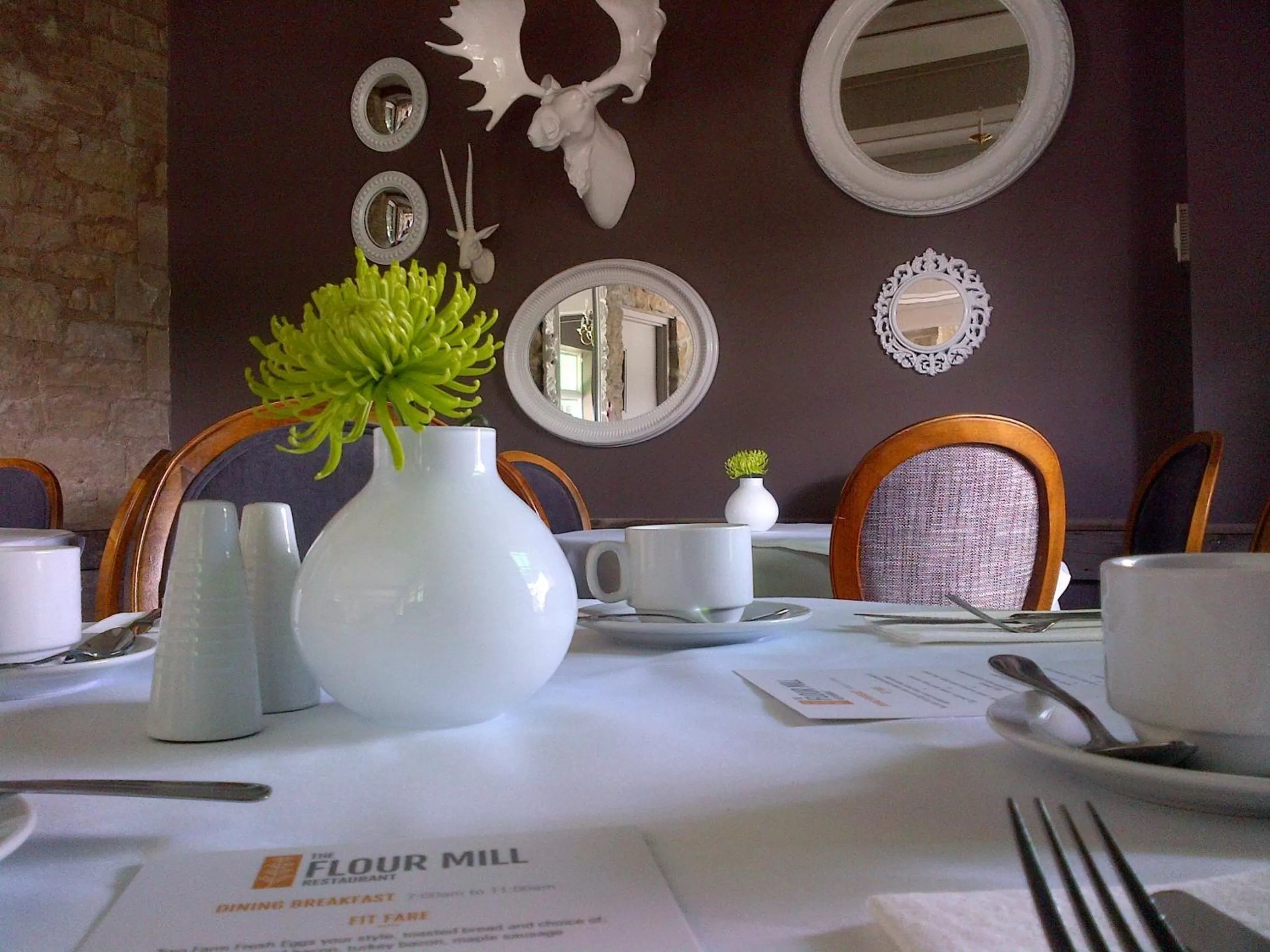 Restaurant/places to eat in Old Stone Inn Boutique Hotel