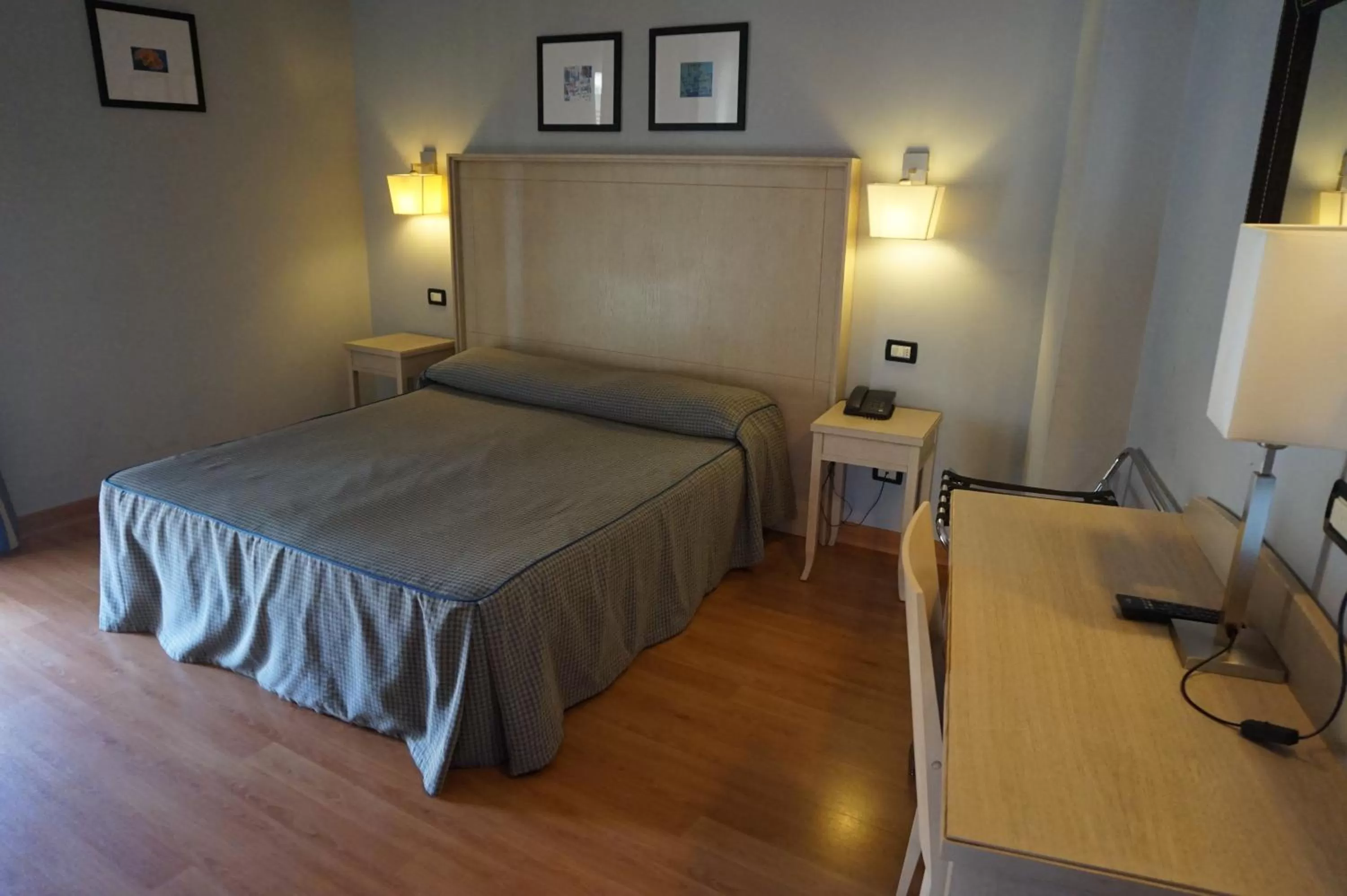 Bedroom, Bed in Hotel Taormina