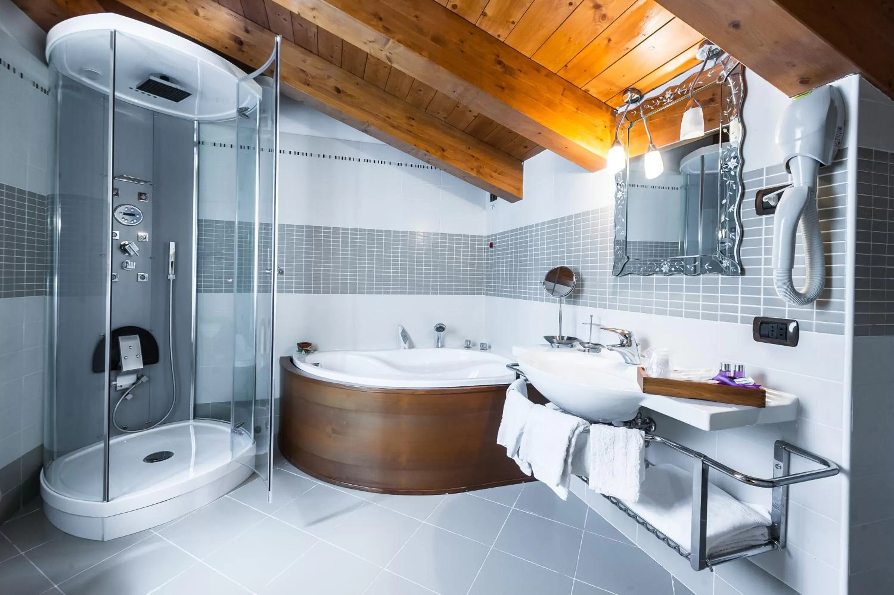 Bathroom in Hotel Trettenero