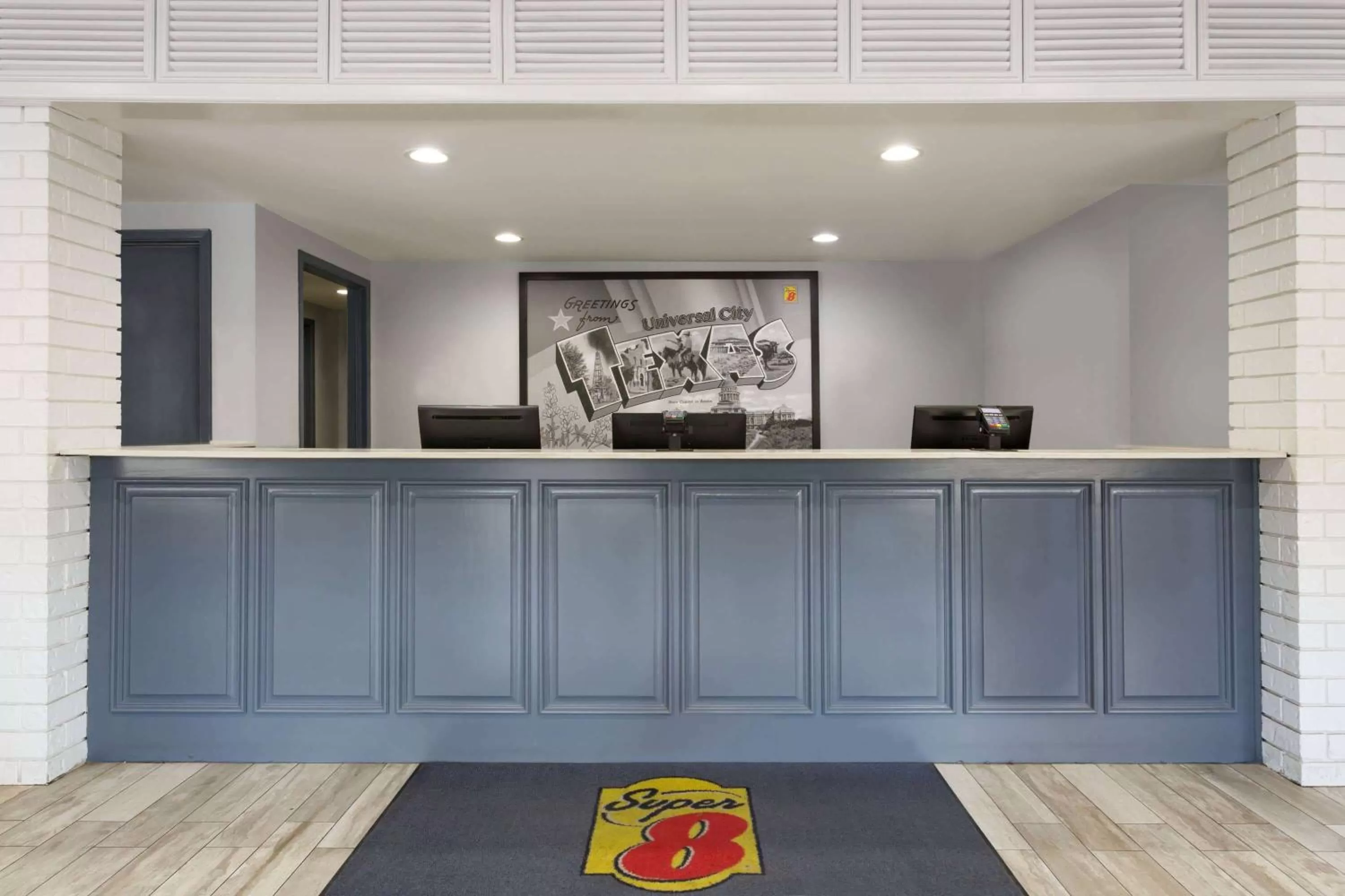 Lobby or reception in Super 8 by Wyndham Universal City