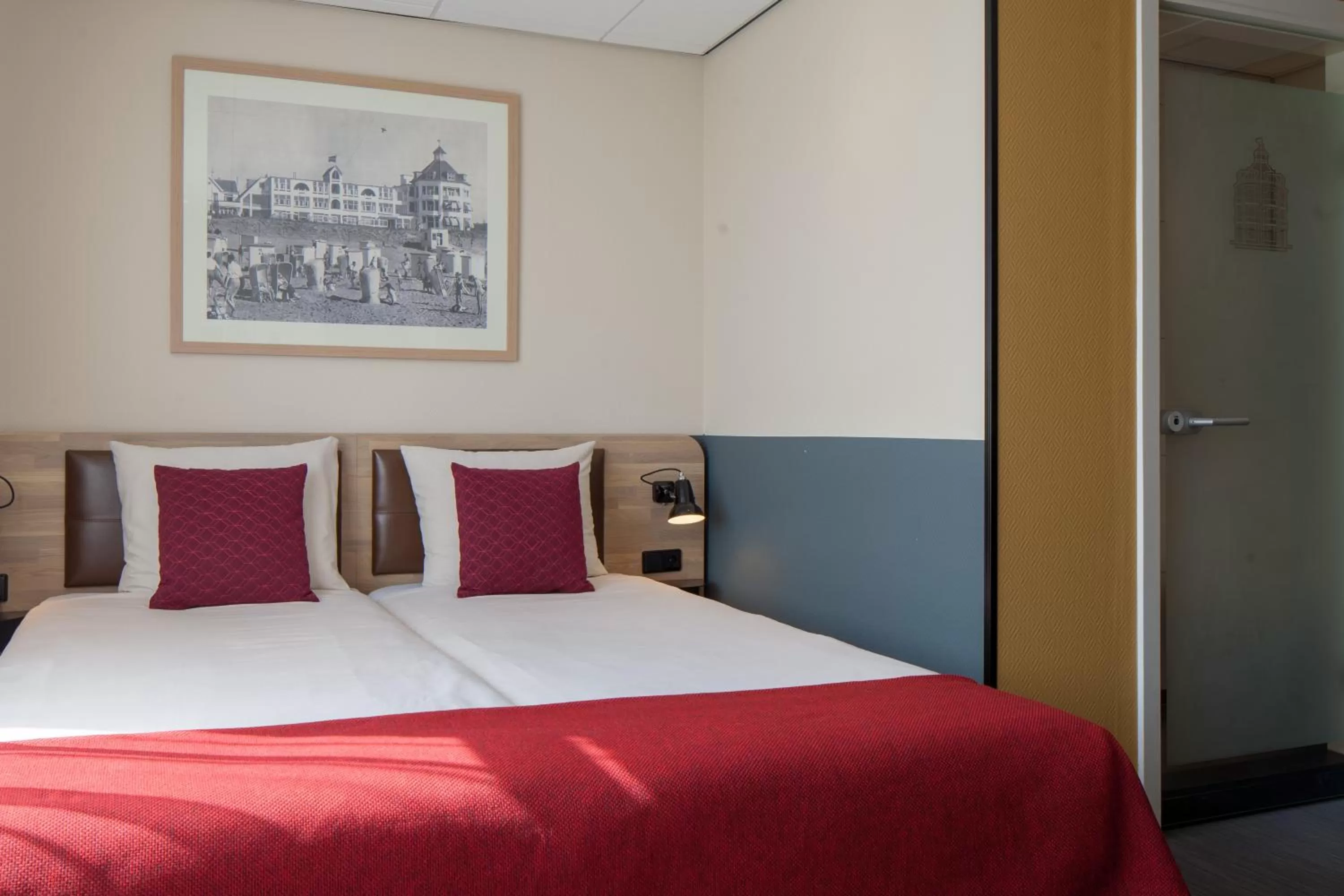 Bed in Two Brothers Noordwijk Beach