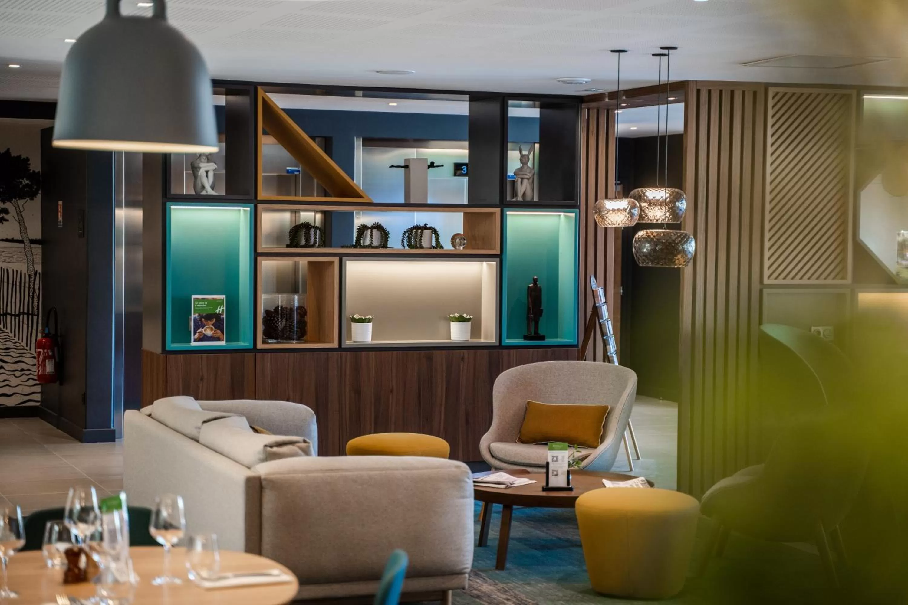 Lounge or bar in Holiday Inn - Bordeaux-Merignac by IHG