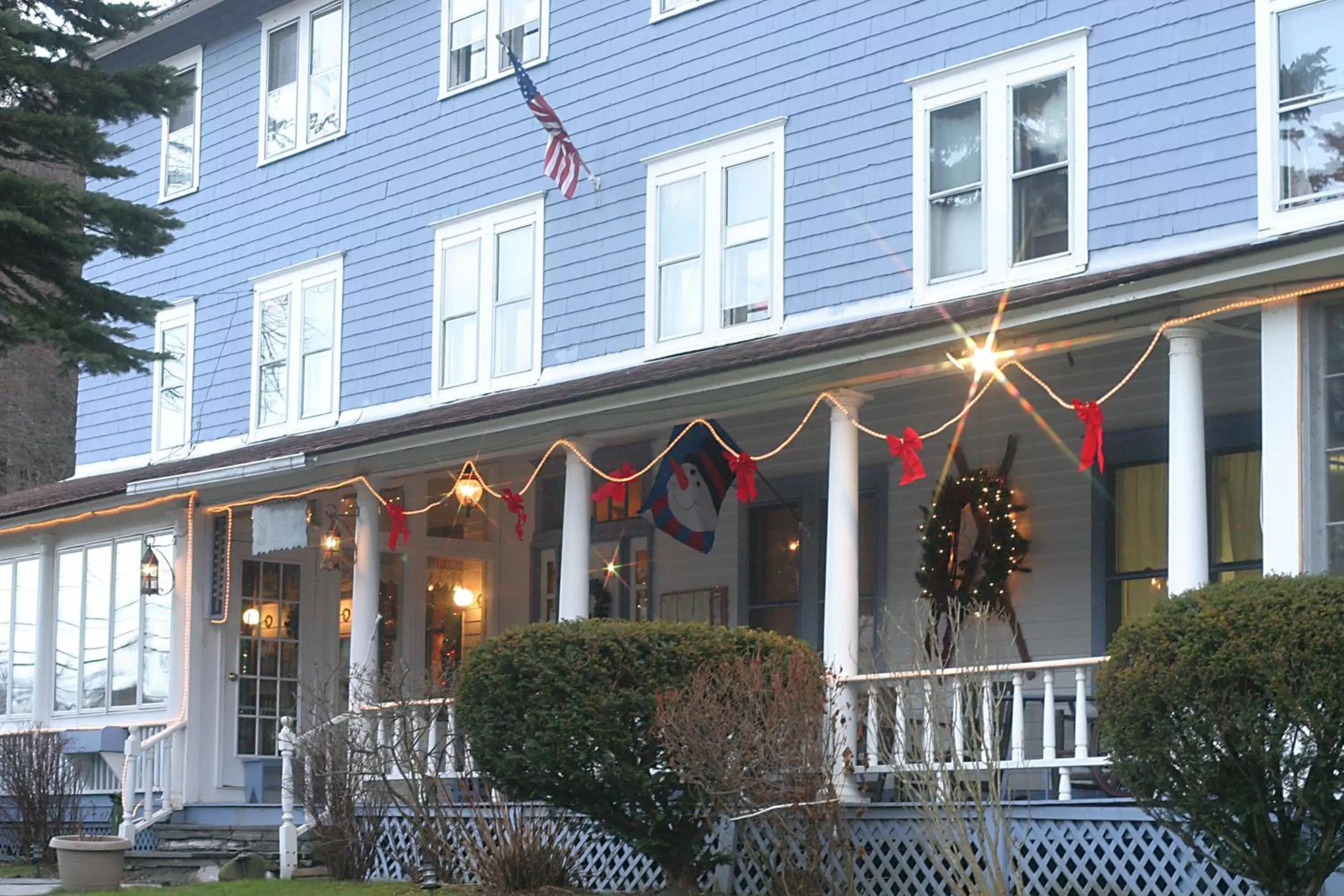 Facade/entrance in Inn at Starlight Lake & Restaurant