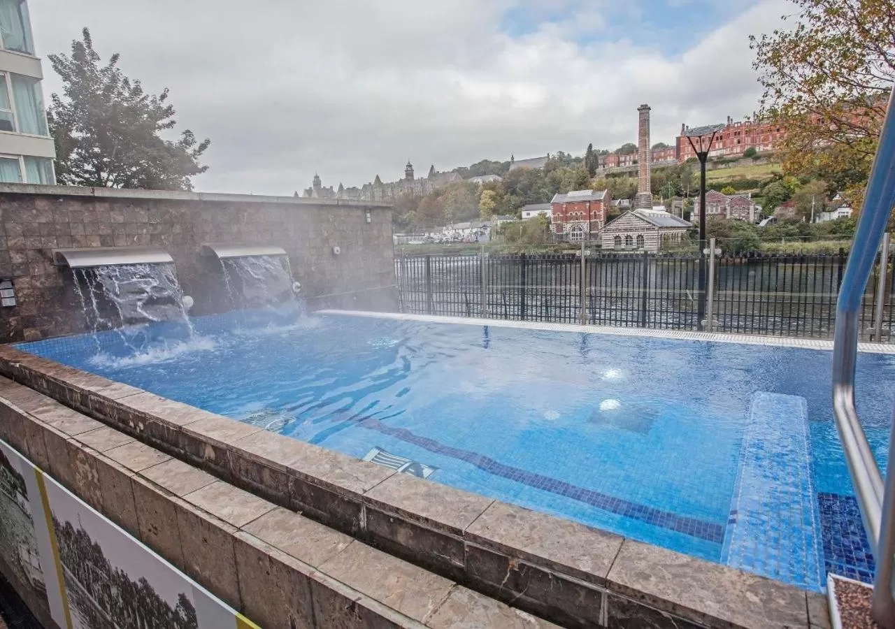 Pool view in The Kingsley Hotel