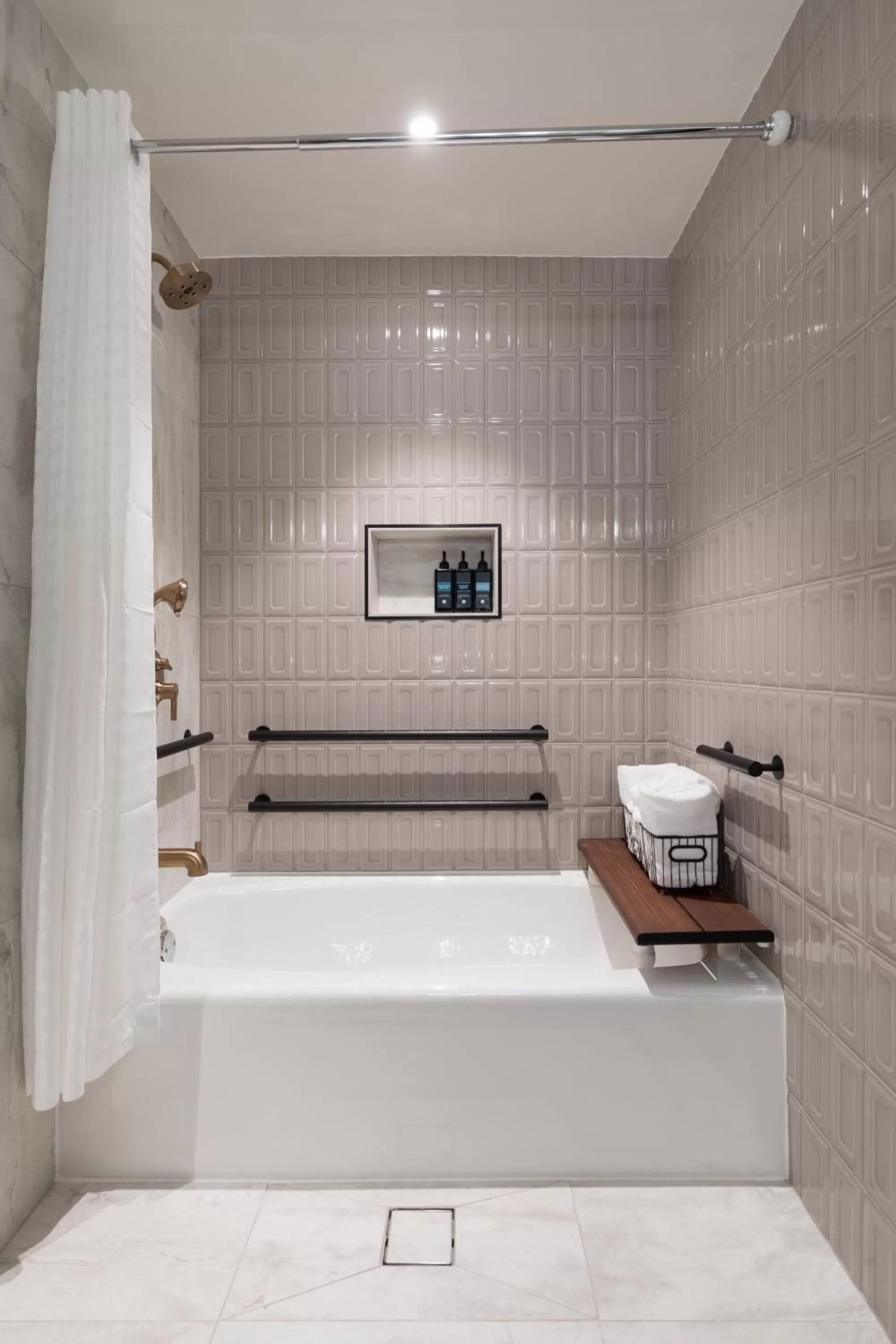 Bath in Hotel Stratford San Francisco - Handwritten Collection