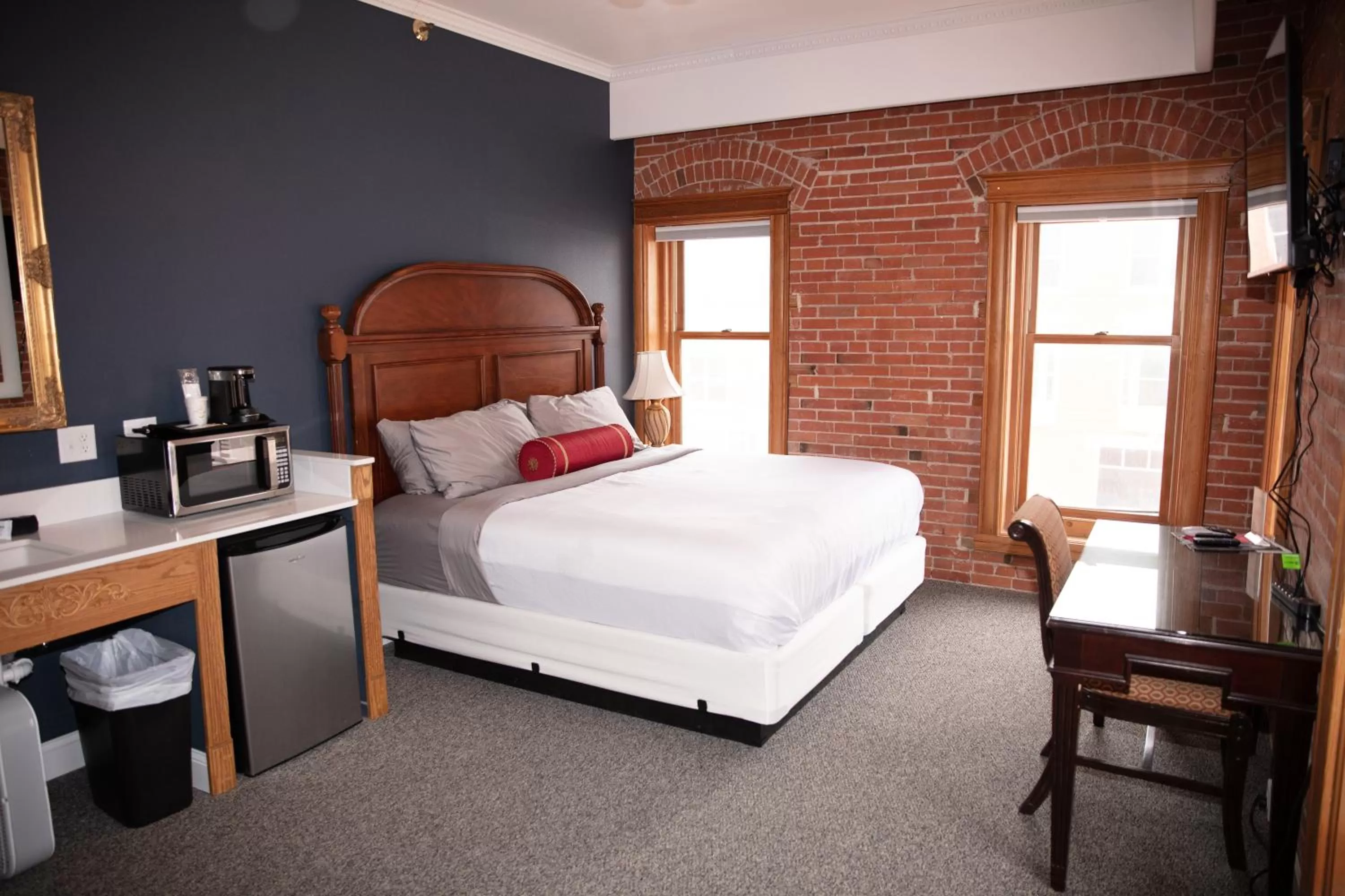 King Room with Mountain View in The Victor Hotel