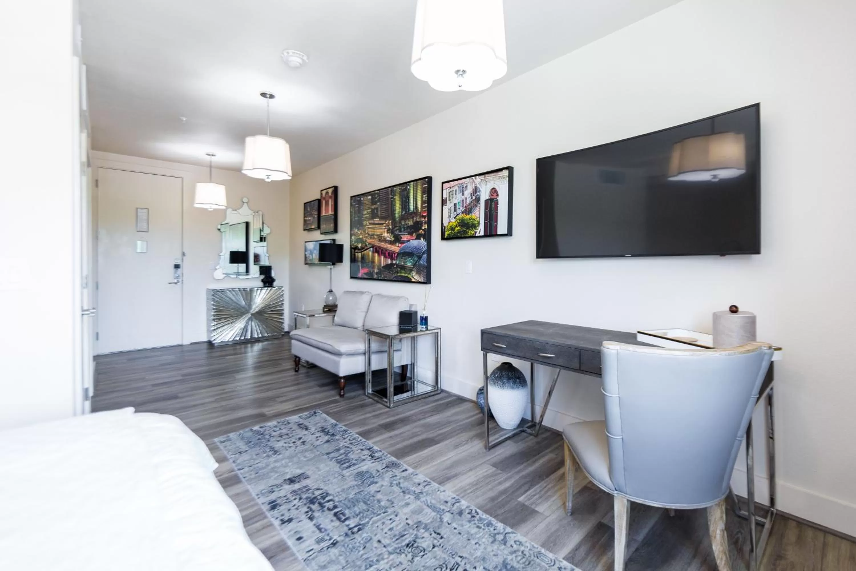 Bed in The Bishop Arts Hotel by Qresorts