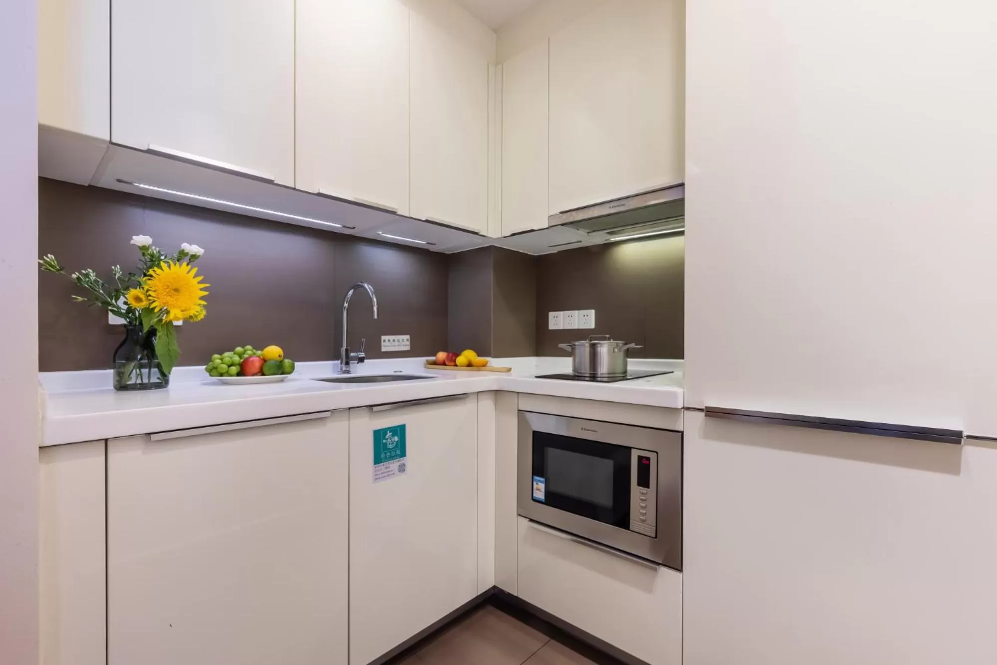 Kitchen or kitchenette in Starr Hotel Shanghai (Shanghai Railway Station)