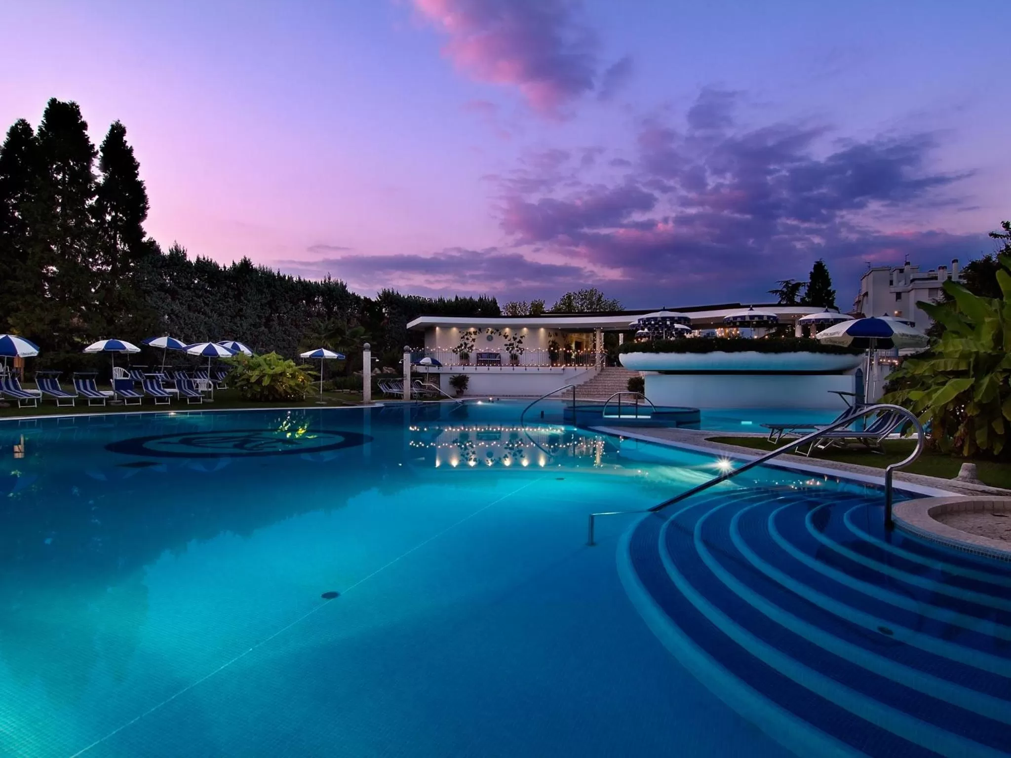 Swimming pool in Hotel Mioni Pezzato