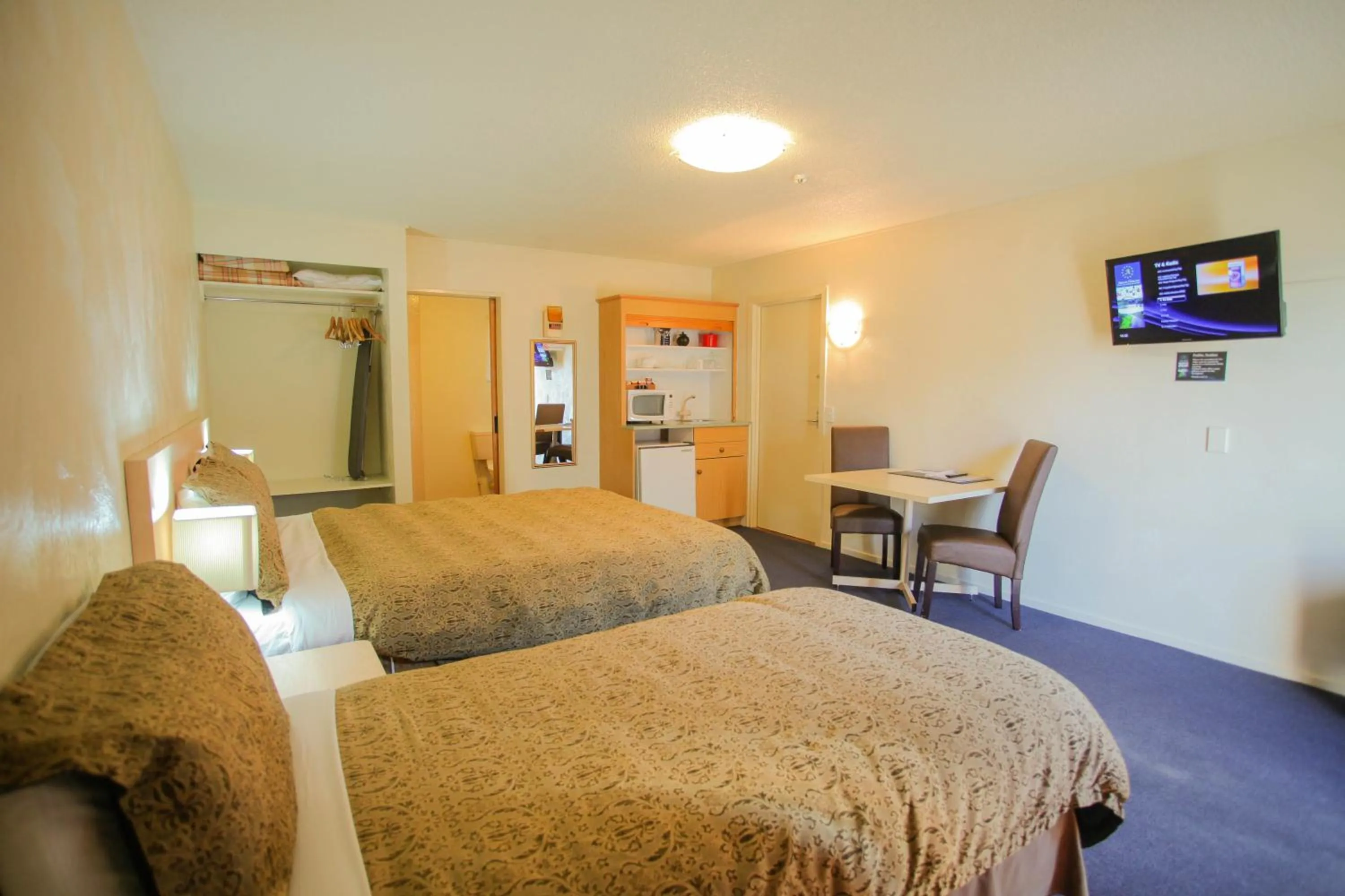 Living room, Bed in Abbots Hamilton – Hotel and Conference Centre
