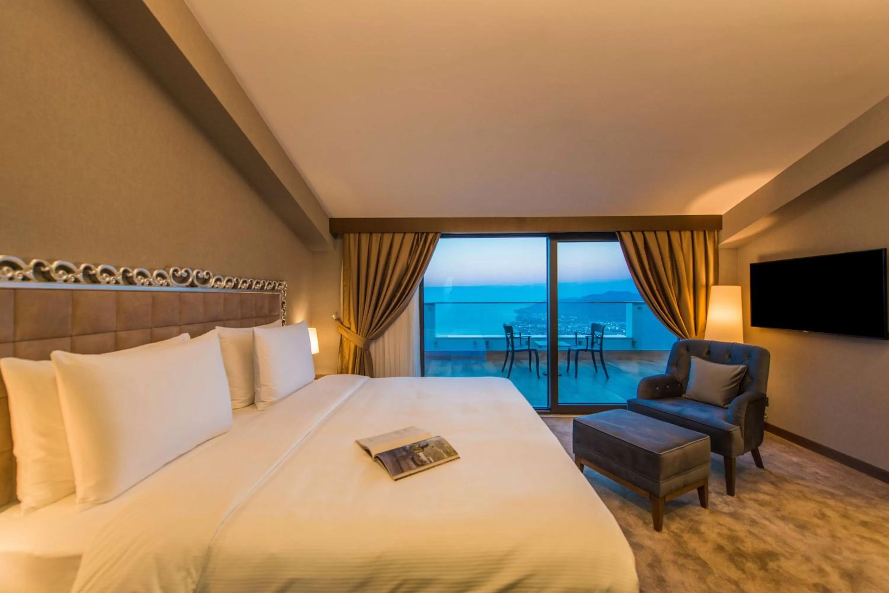 Photo of the whole room, Bed in Radisson Blu Hotel, Ordu