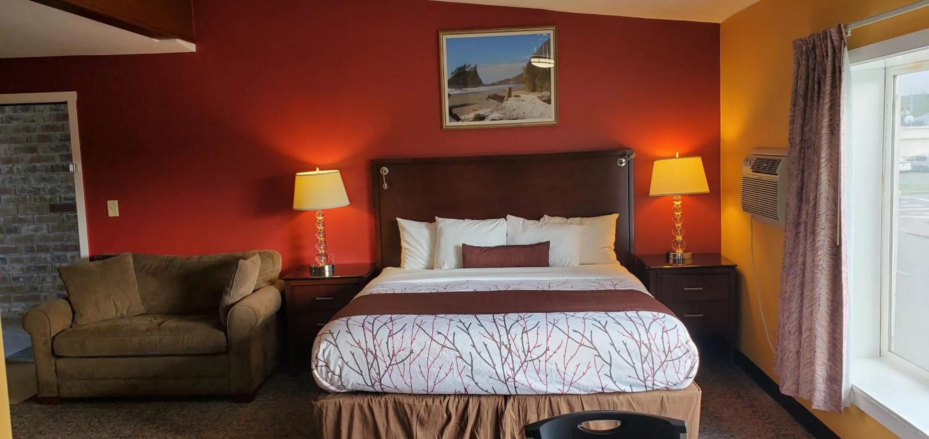 Deluxe Apartment in Olympic Inn & Suites