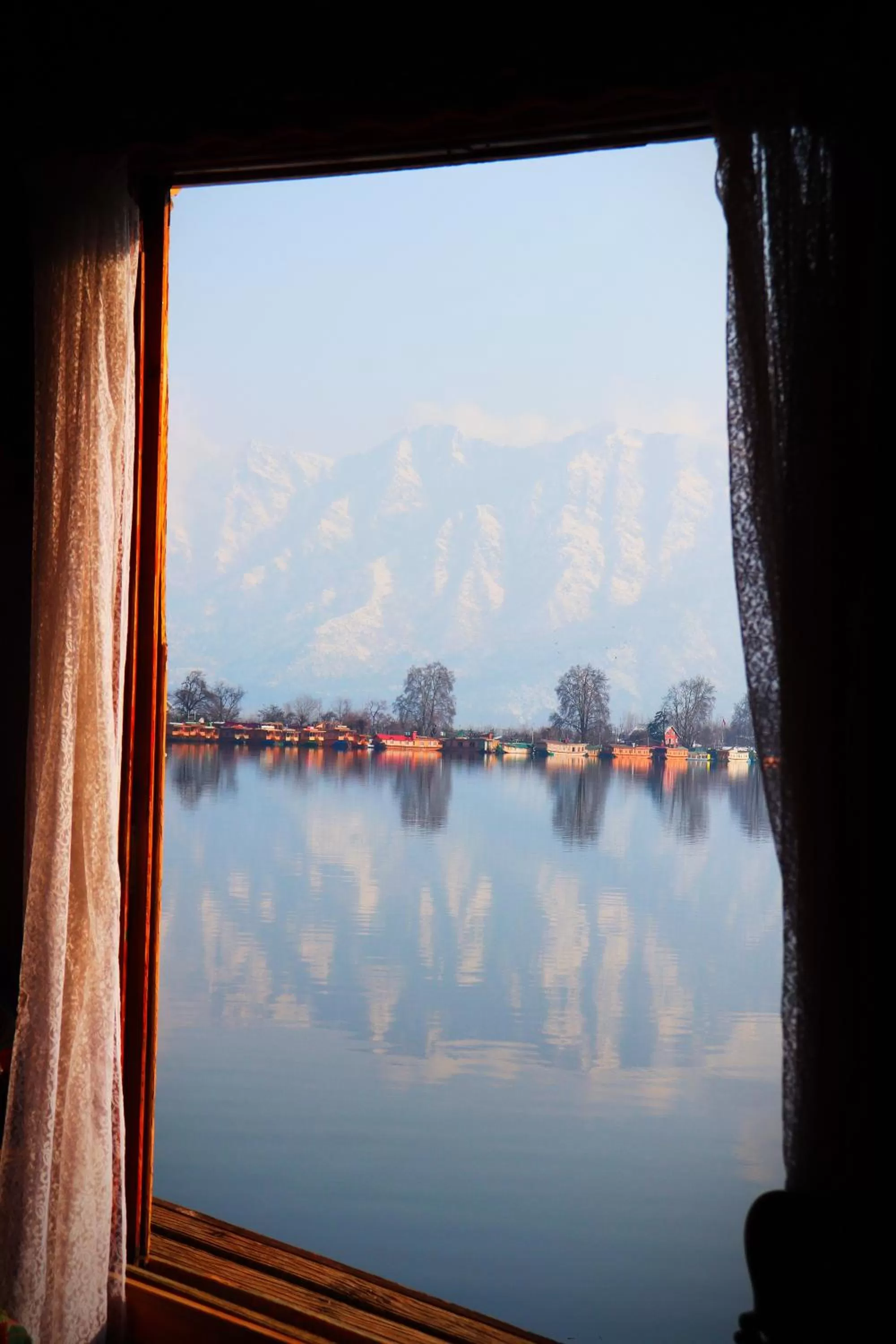 Lake view in Wangnoo Heritage Houseboats