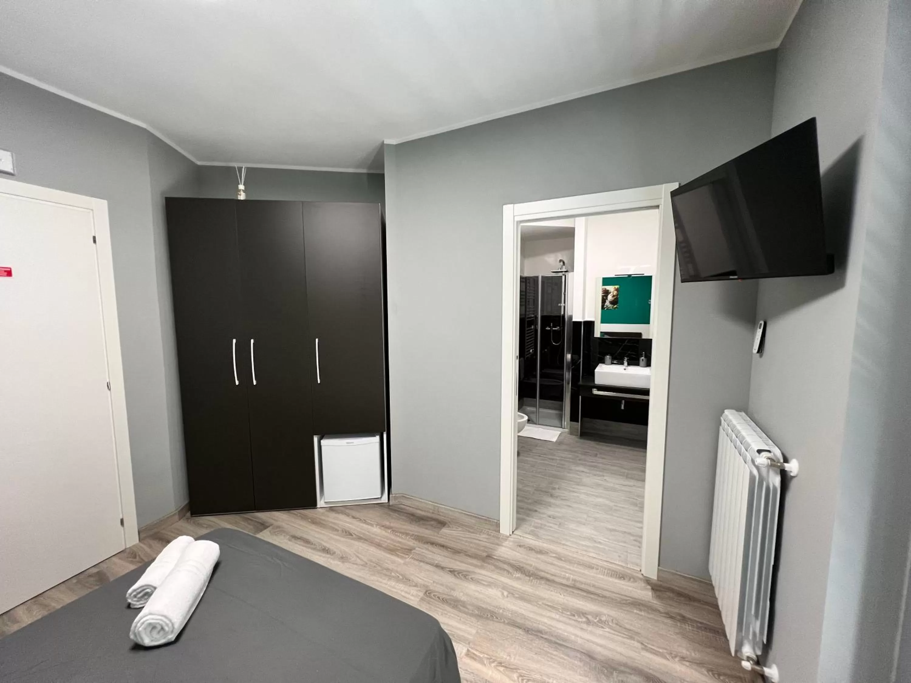 TV/Entertainment Center in Siclari B&B-Rooms&Suite