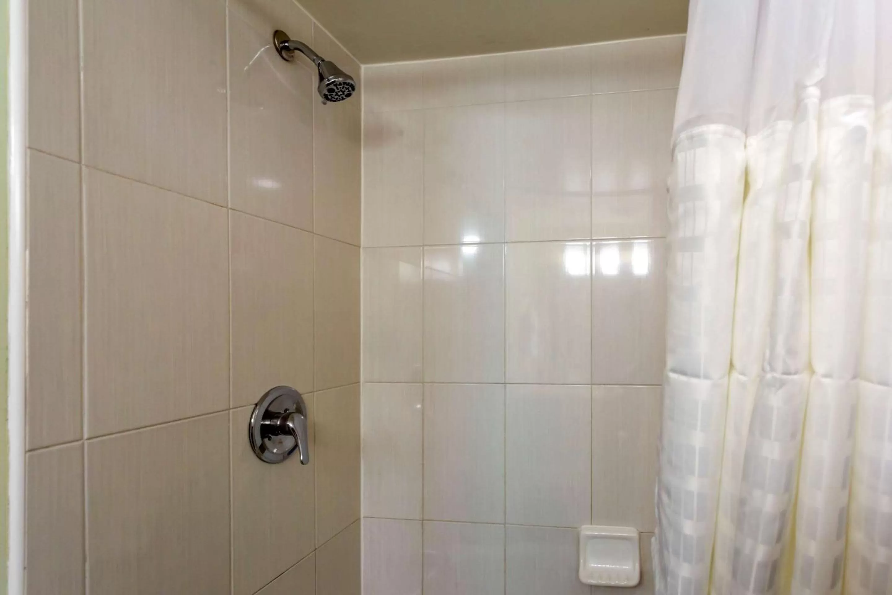 Bathroom in Comfort Inn Hammond I-94