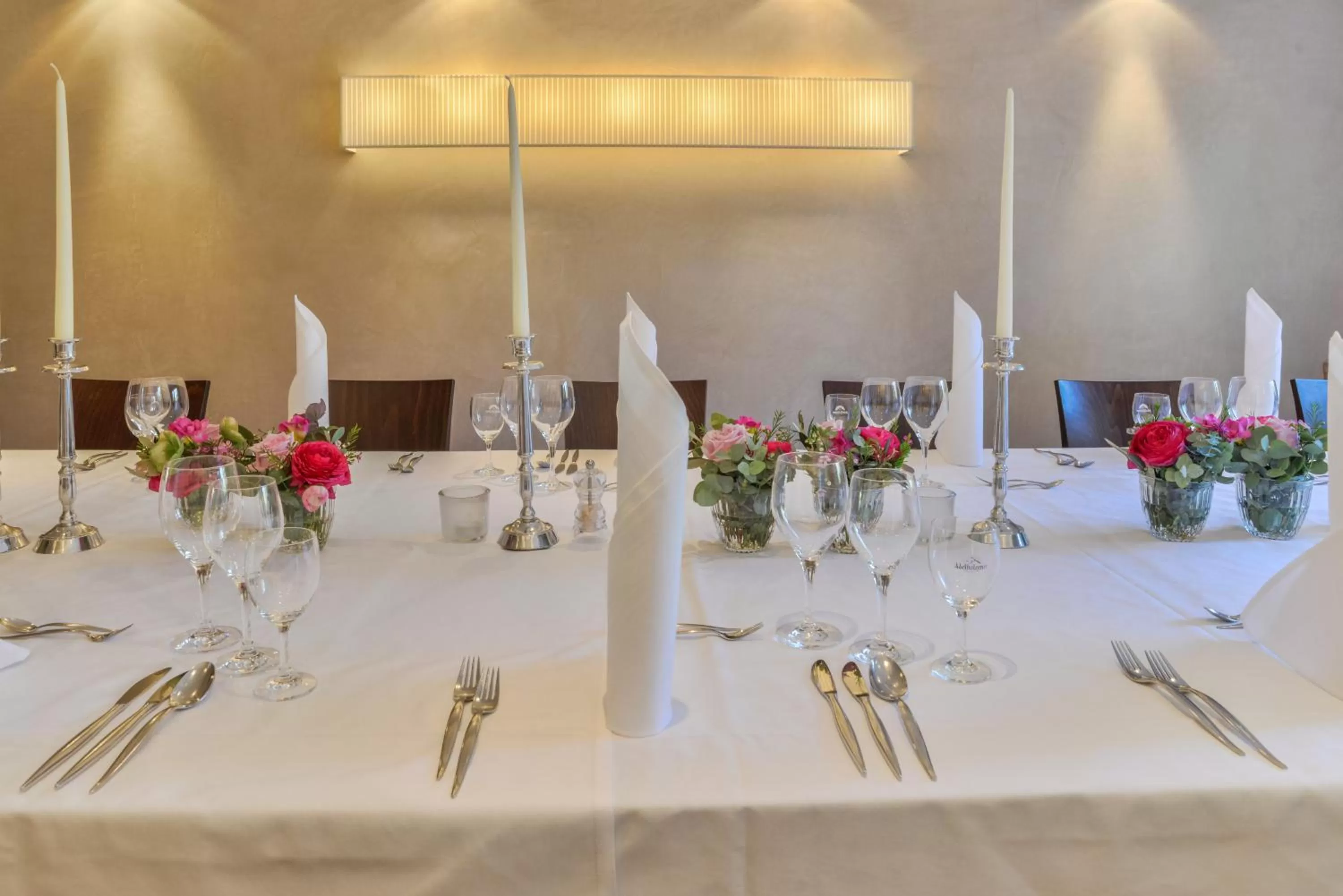 Restaurant/places to eat in Hotel Schiller