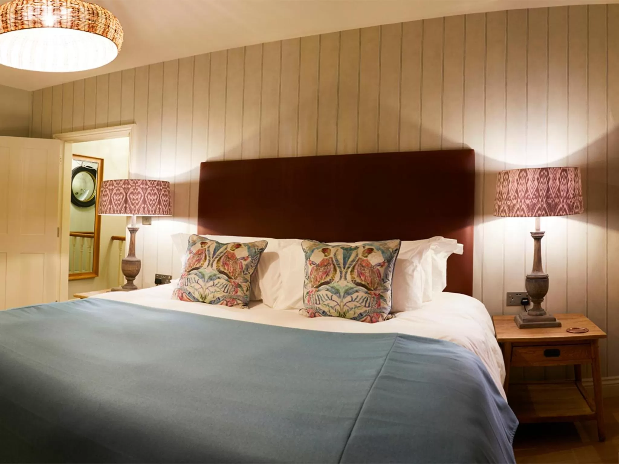 TV and multimedia, Bed in The Plough Inn & Cottages
