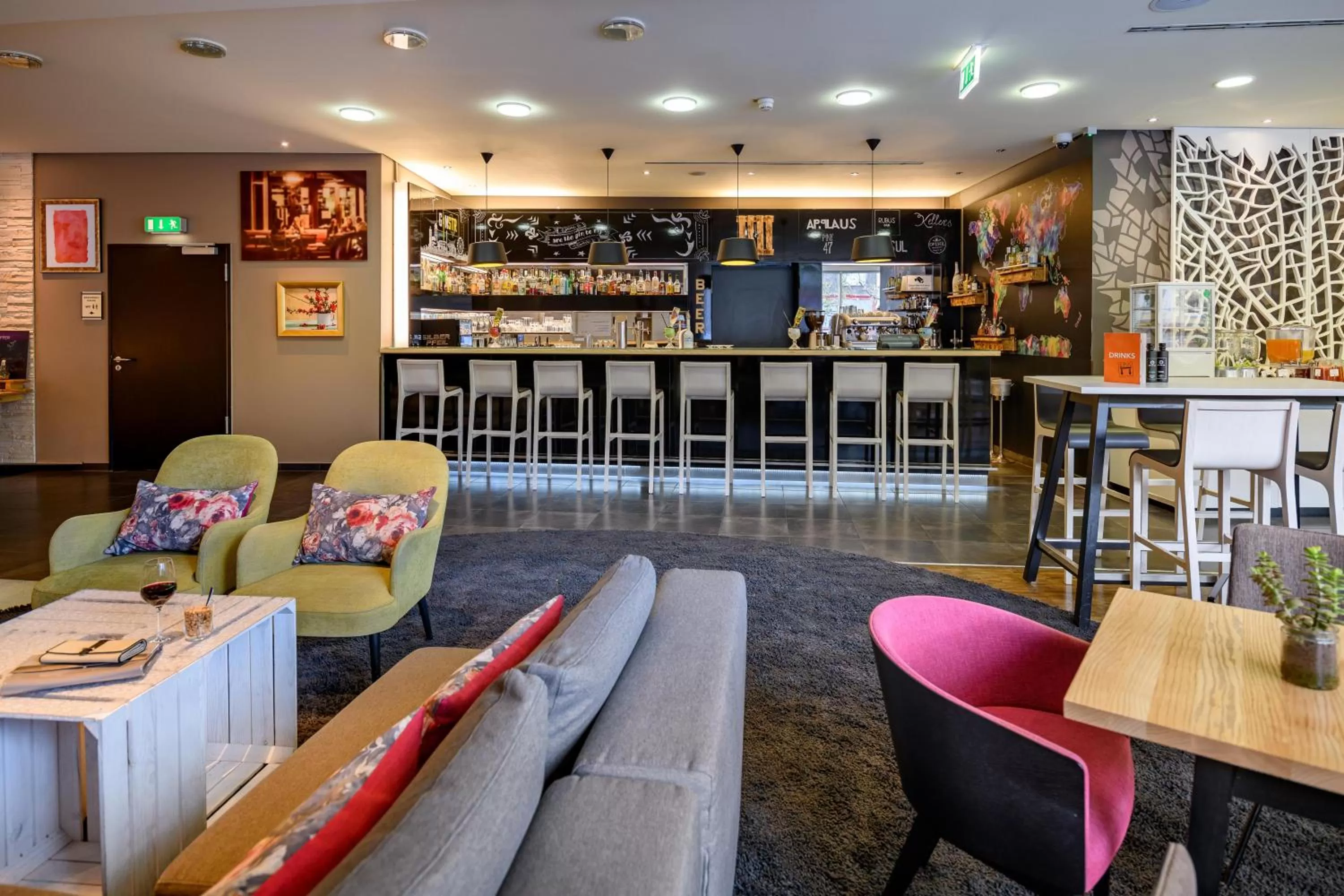 Lounge or bar in Mercure Stuttgart City Center