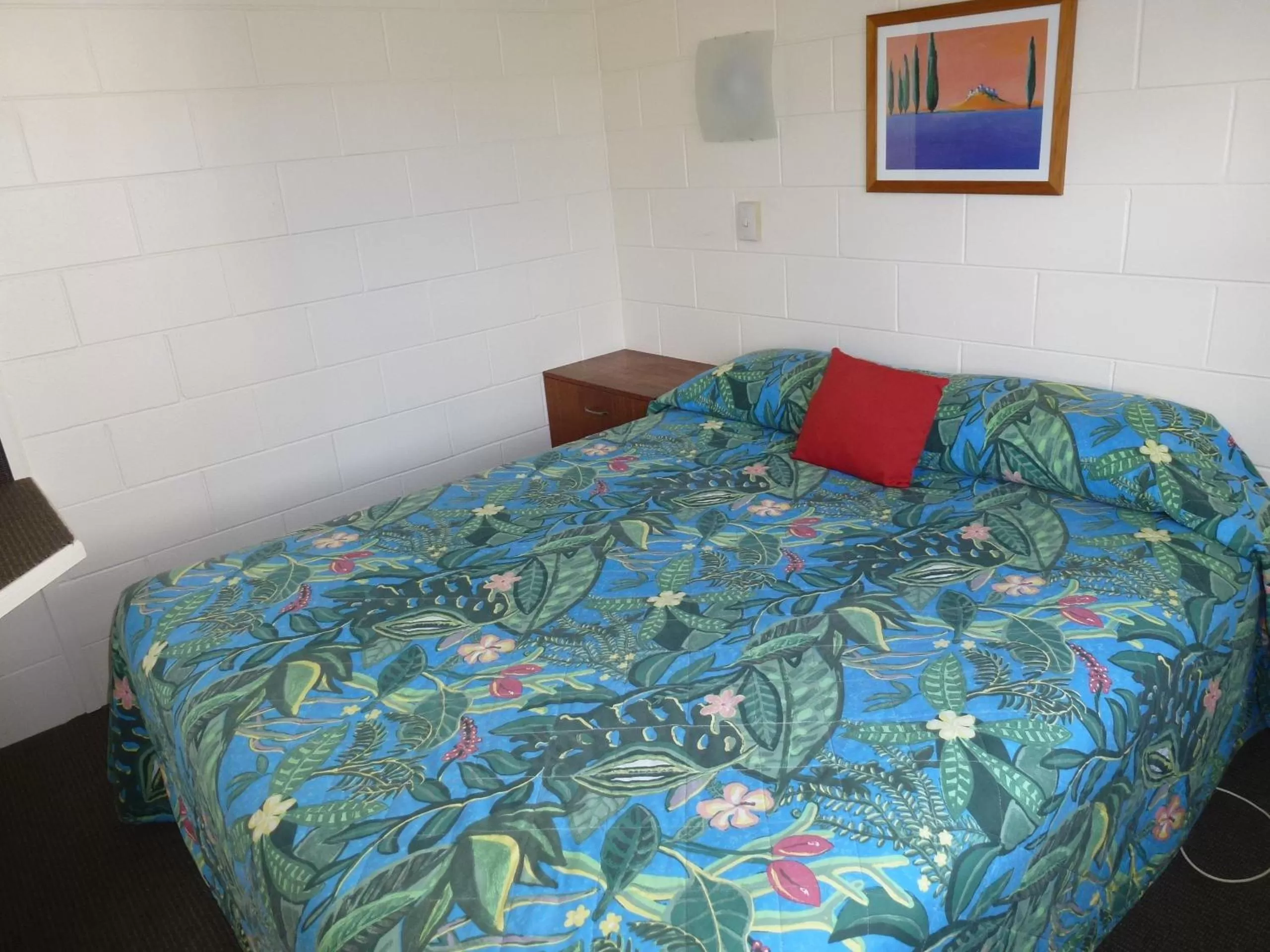 Bed in Mana-Nui Motel