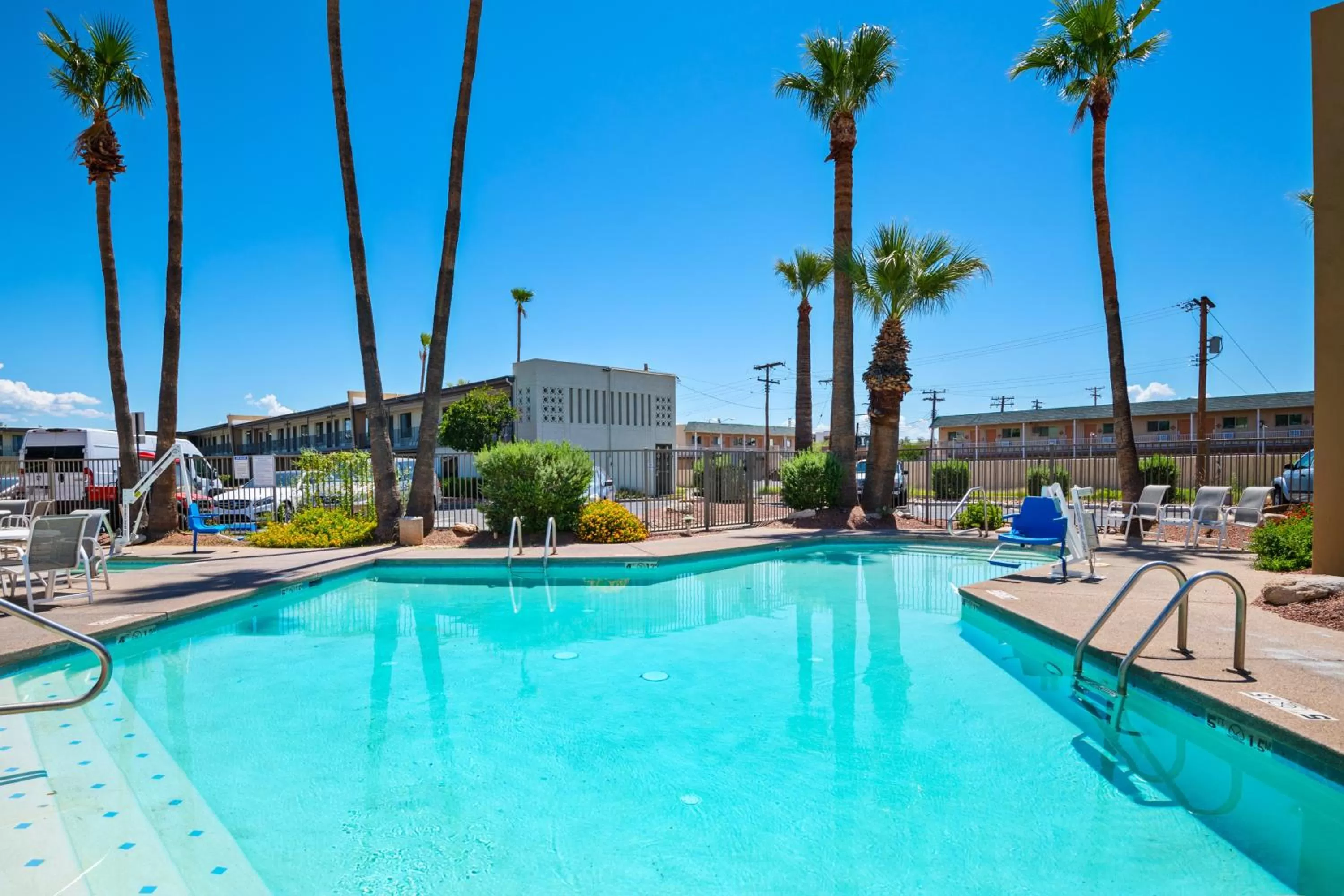 Swimming pool in Red Roof Inn Tucson Downtown - University