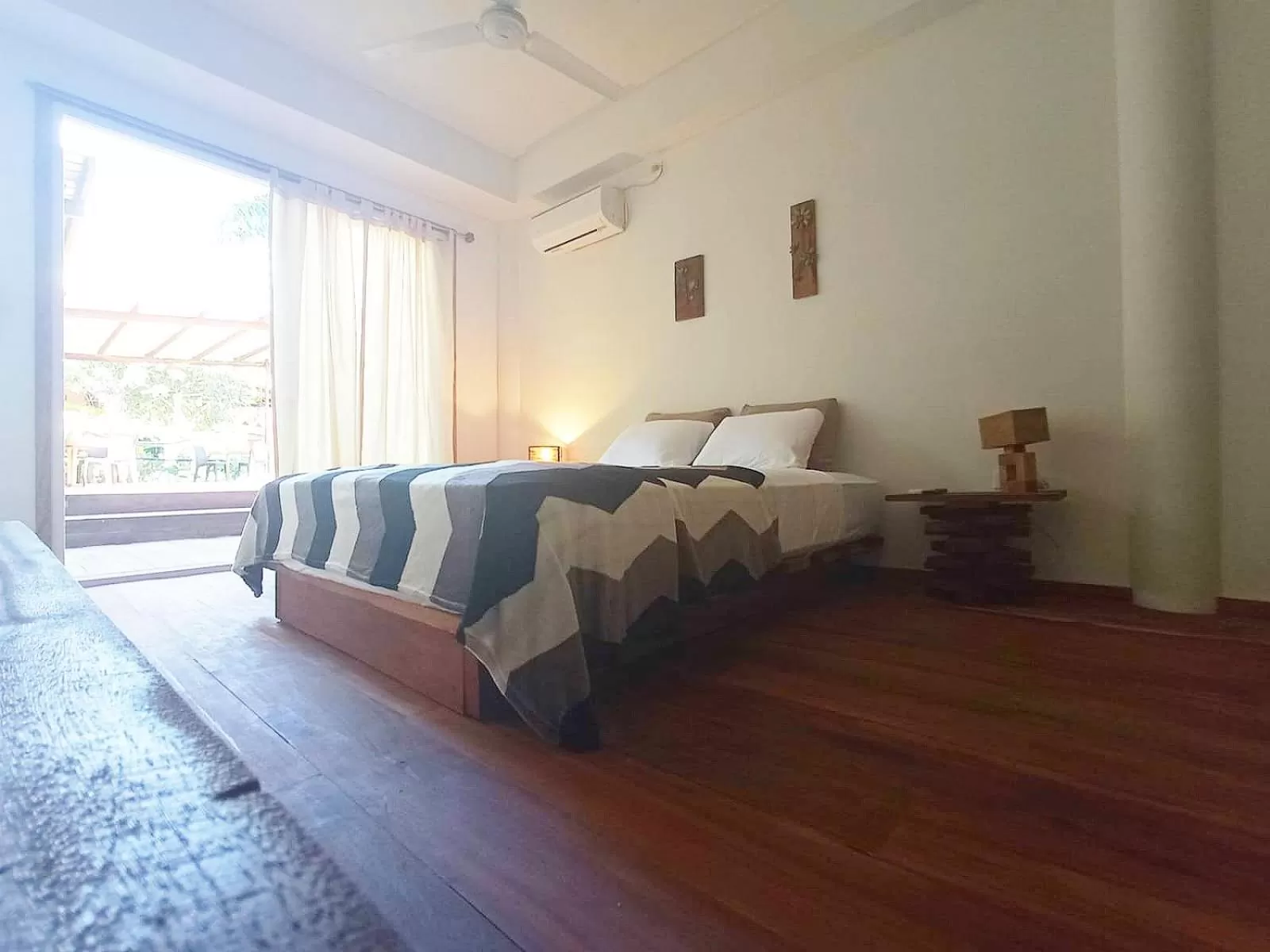 Bed in La Luciernaga Big Creek