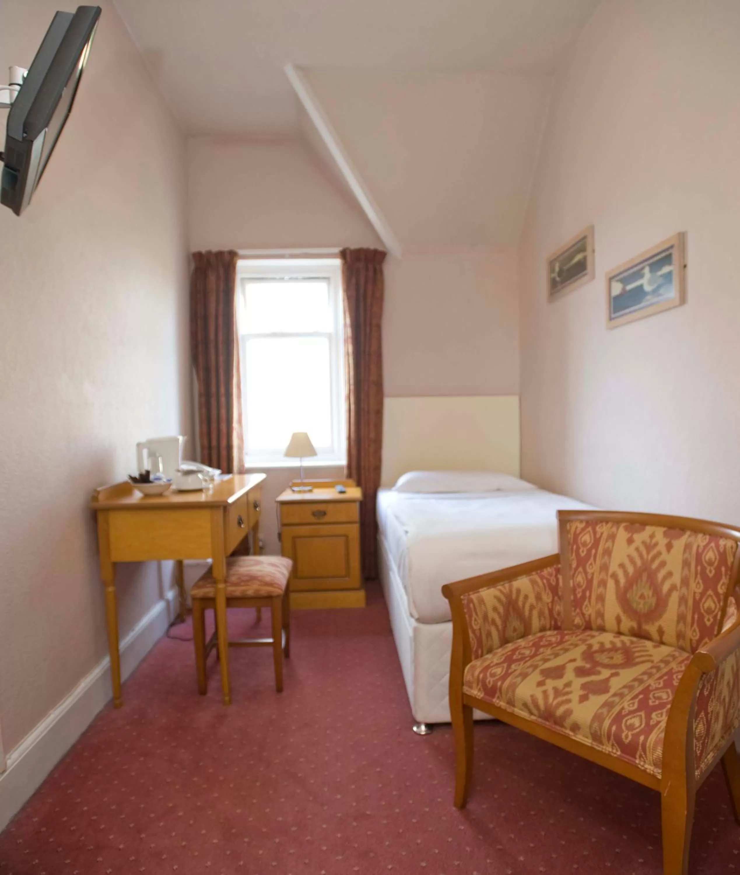 Bedroom, Bed in Tree Hotel at Iffley