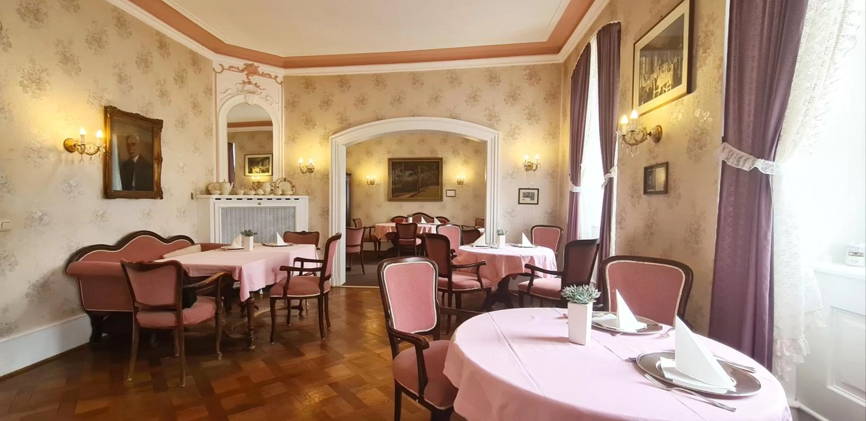 Restaurant/places to eat in Historisches Hotel zum Schwan