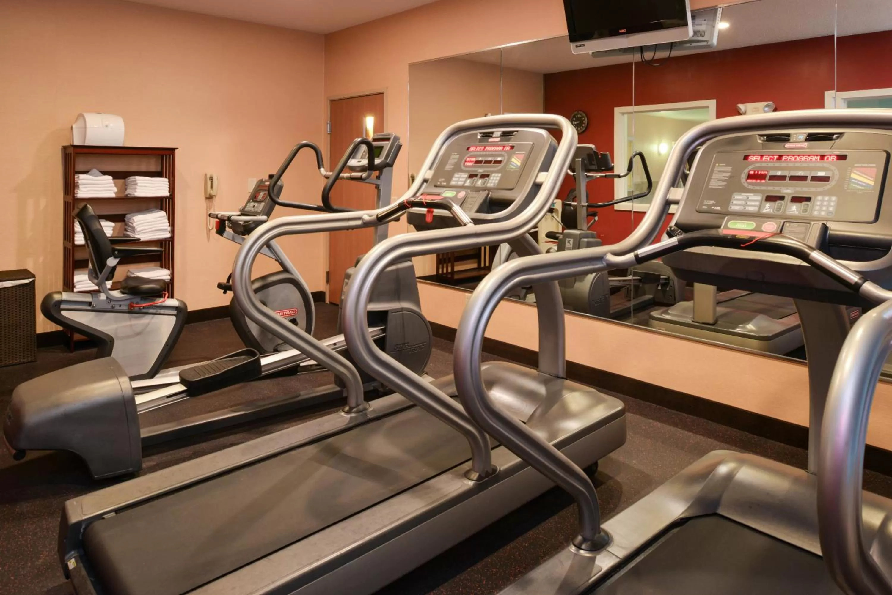Fitness centre/facilities in Holiday Inn Express Hotel & Suites Lancaster-Lititz by IHG