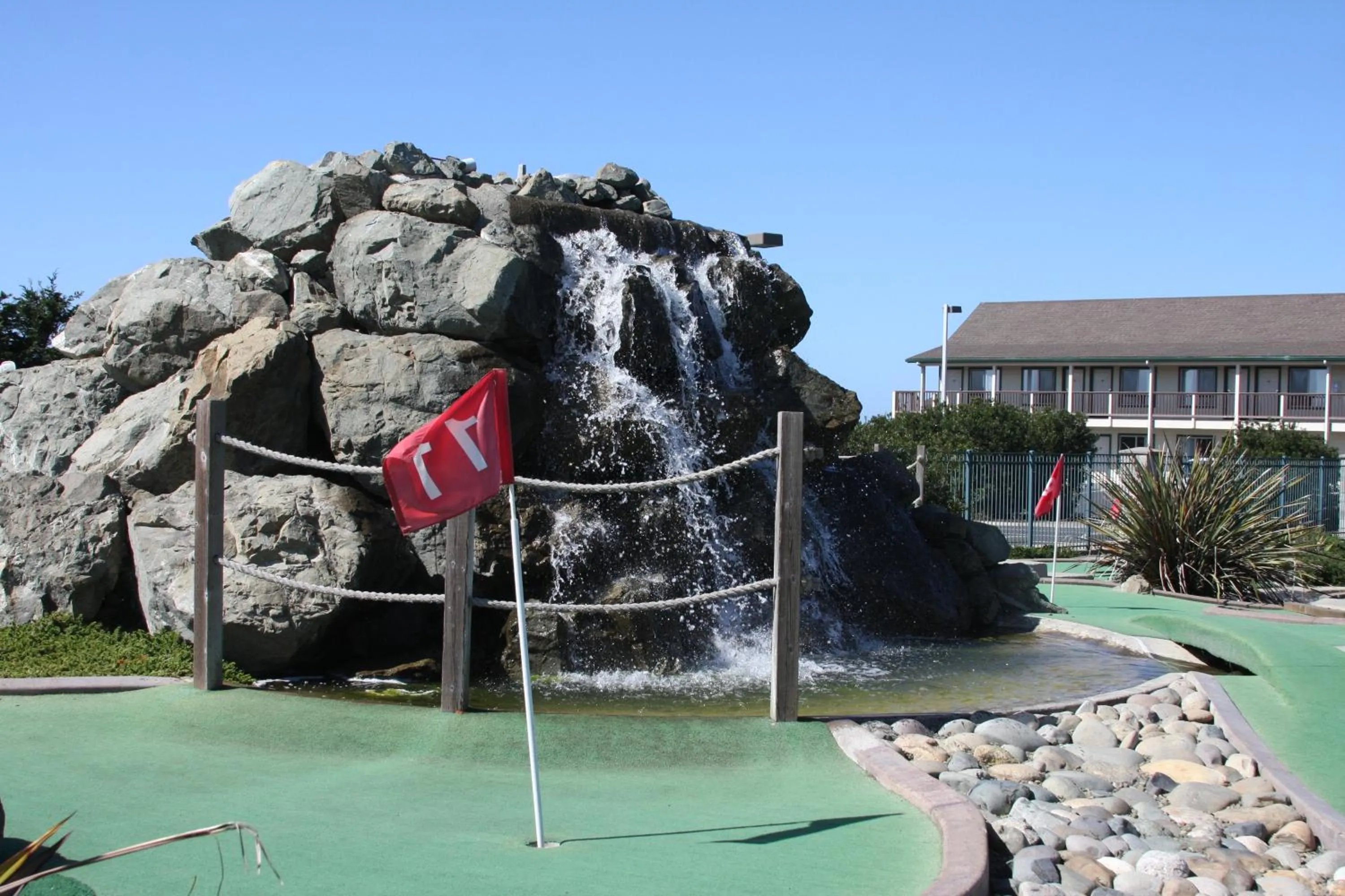 Emerald Dolphin Inn & Mini Golf