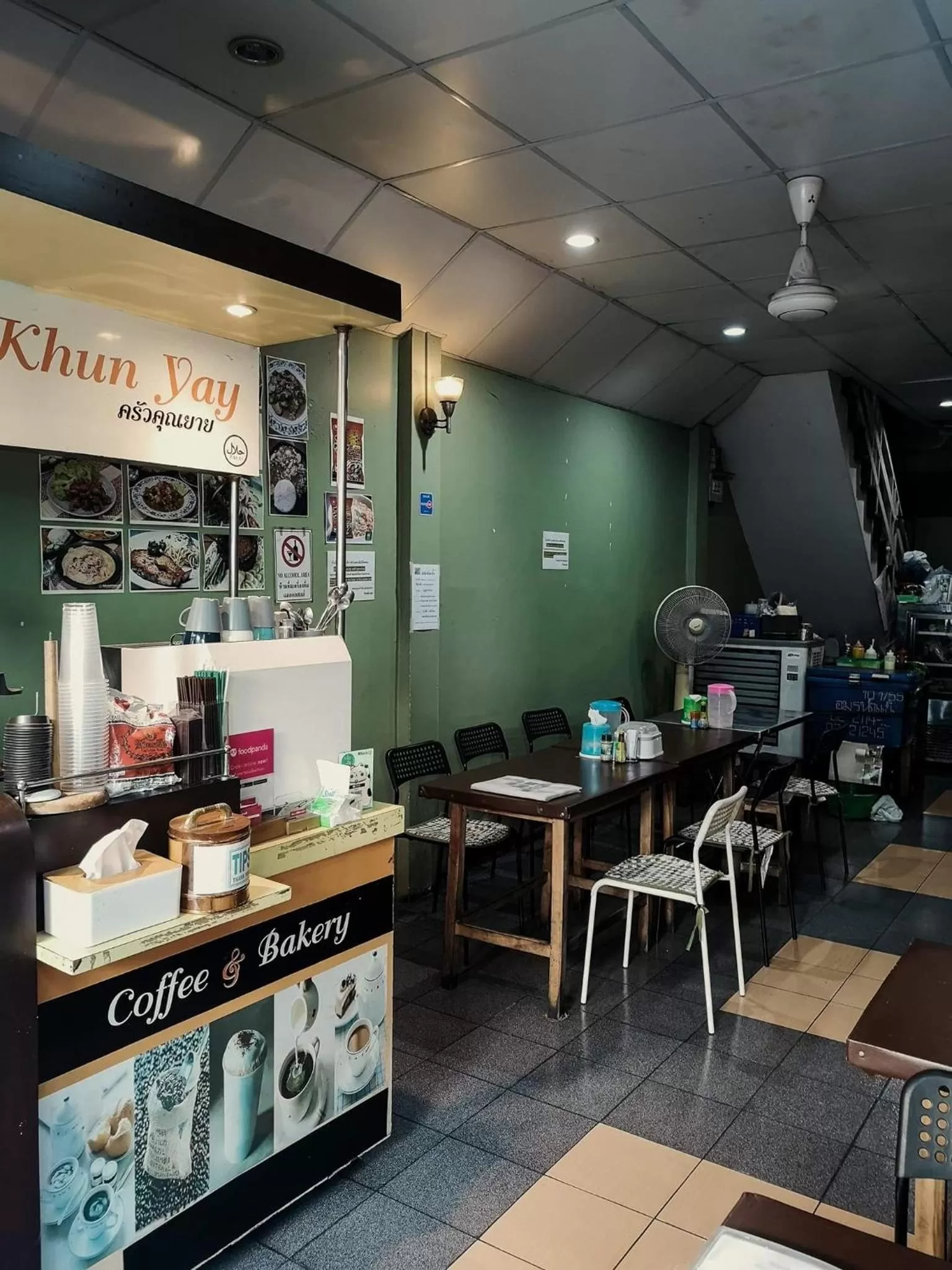 Restaurant/places to eat in The Cube Sathorn Boutique Hotel เดอะ คิวบ์ สาทร บูติค โฮเทล Near BTS Surasak