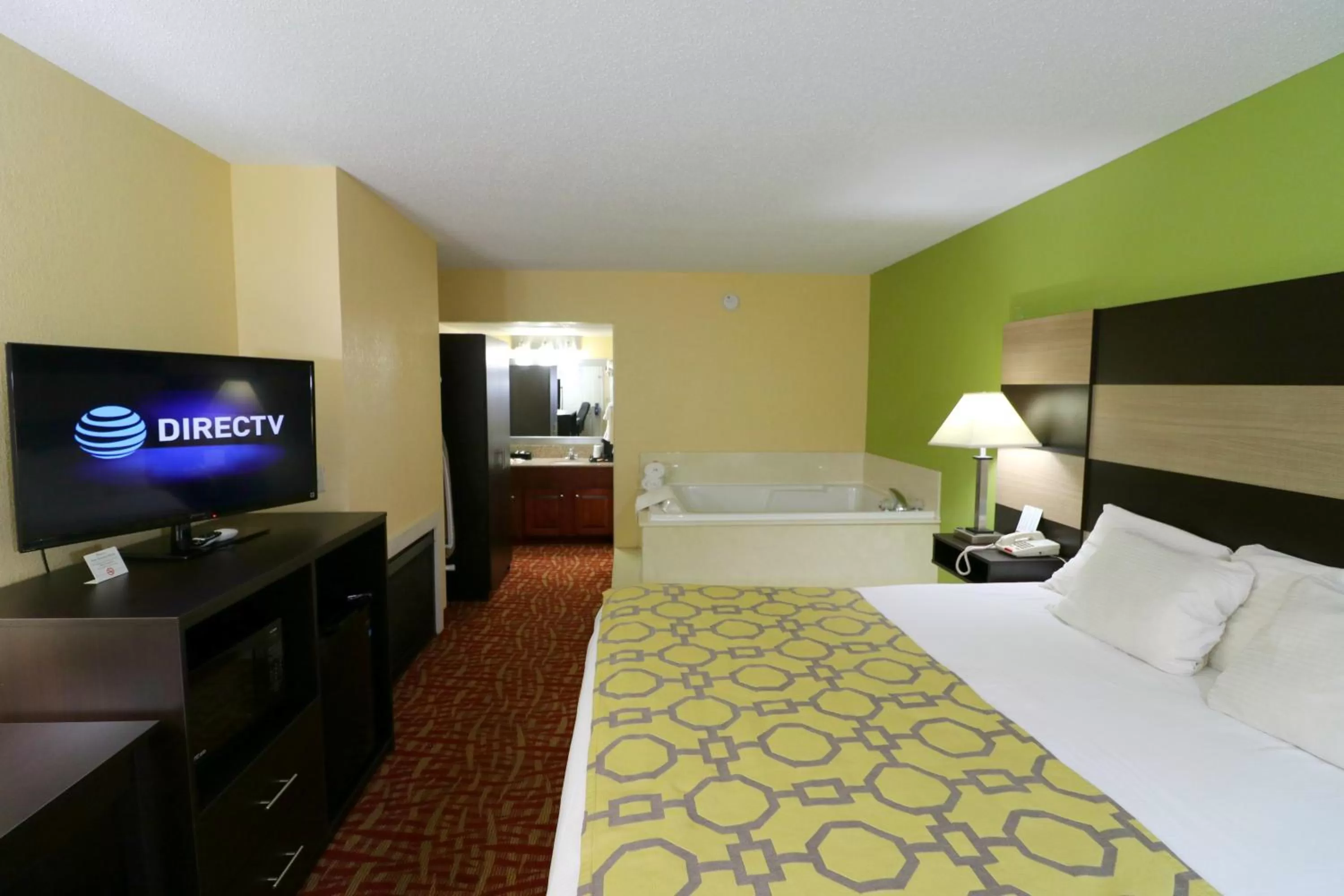 Photo of the whole room, Bed in Baymont by Wyndham Sevierville Pigeon Forge