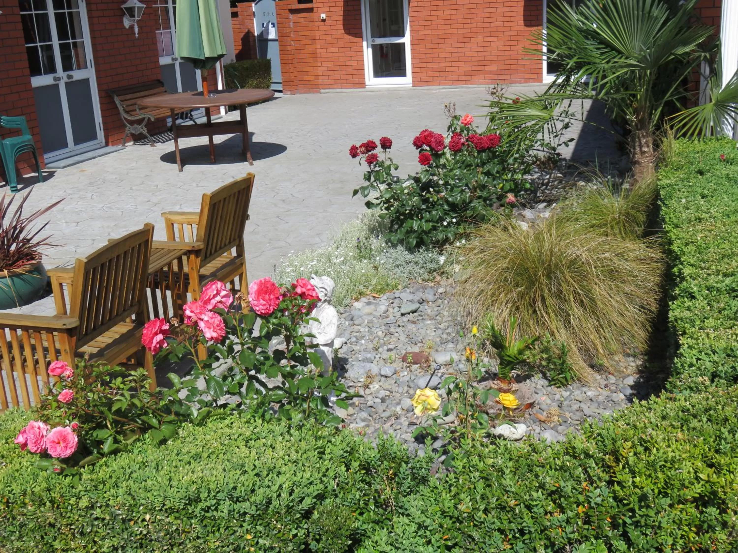 Garden in Admirals Motor Lodge