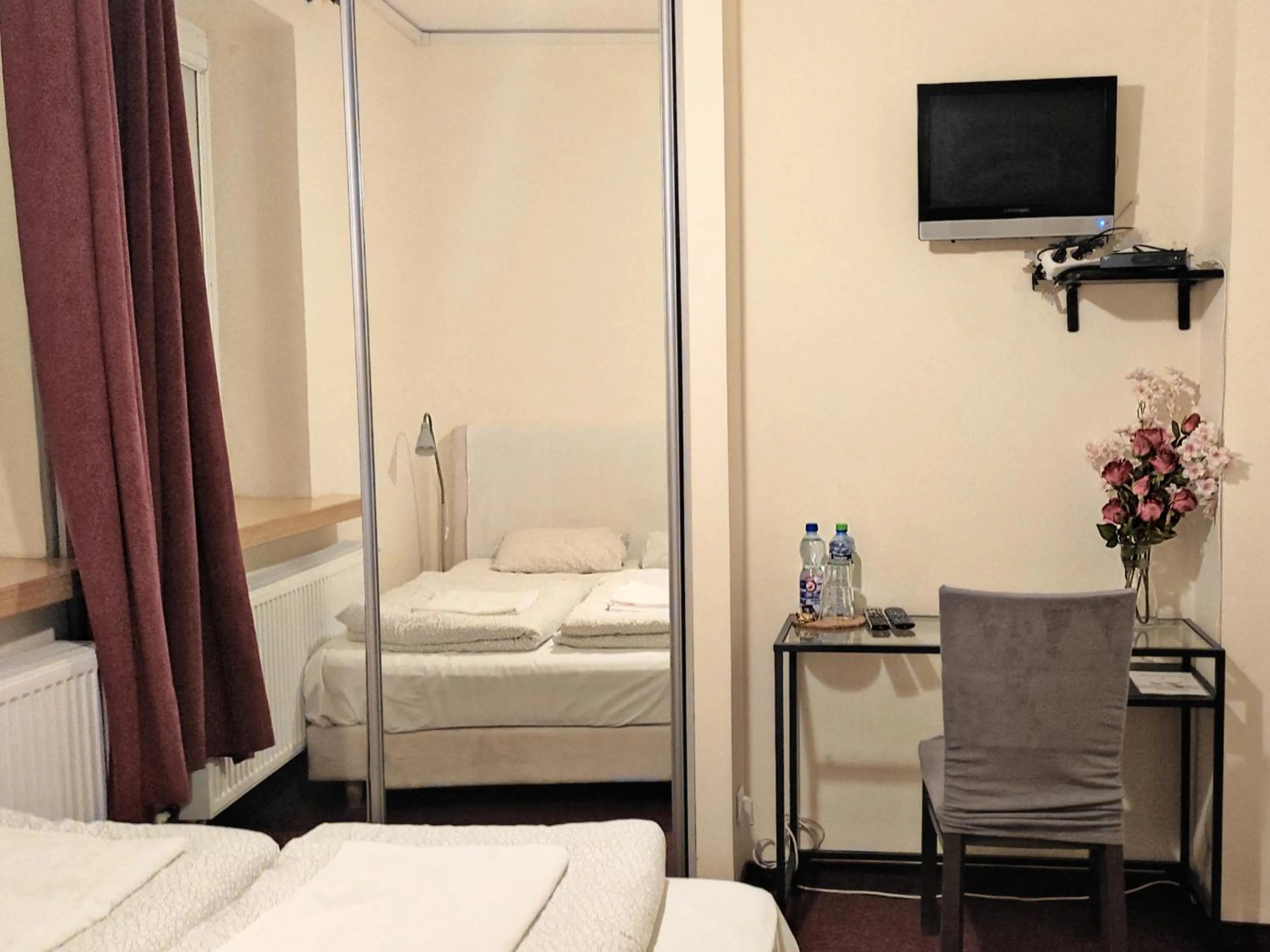 Bed in Hostel Helvetia Rooms Warsaw CITY CENTER and OLD TOWN