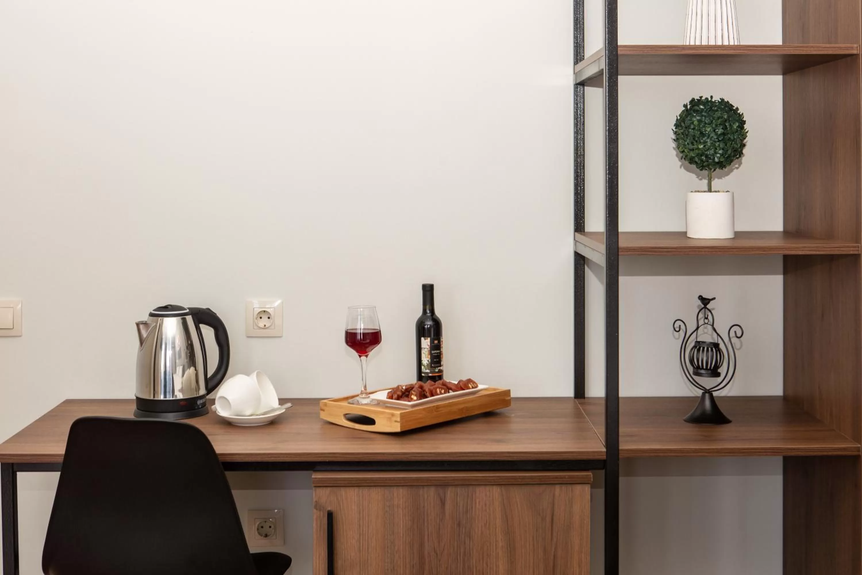 Coffee/tea facilities in Vista Hotel