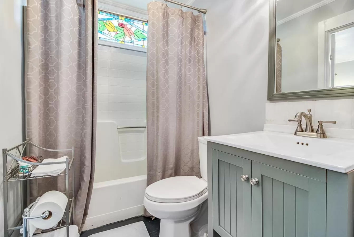 Bathroom in T'Frere's Bed & Breakfast