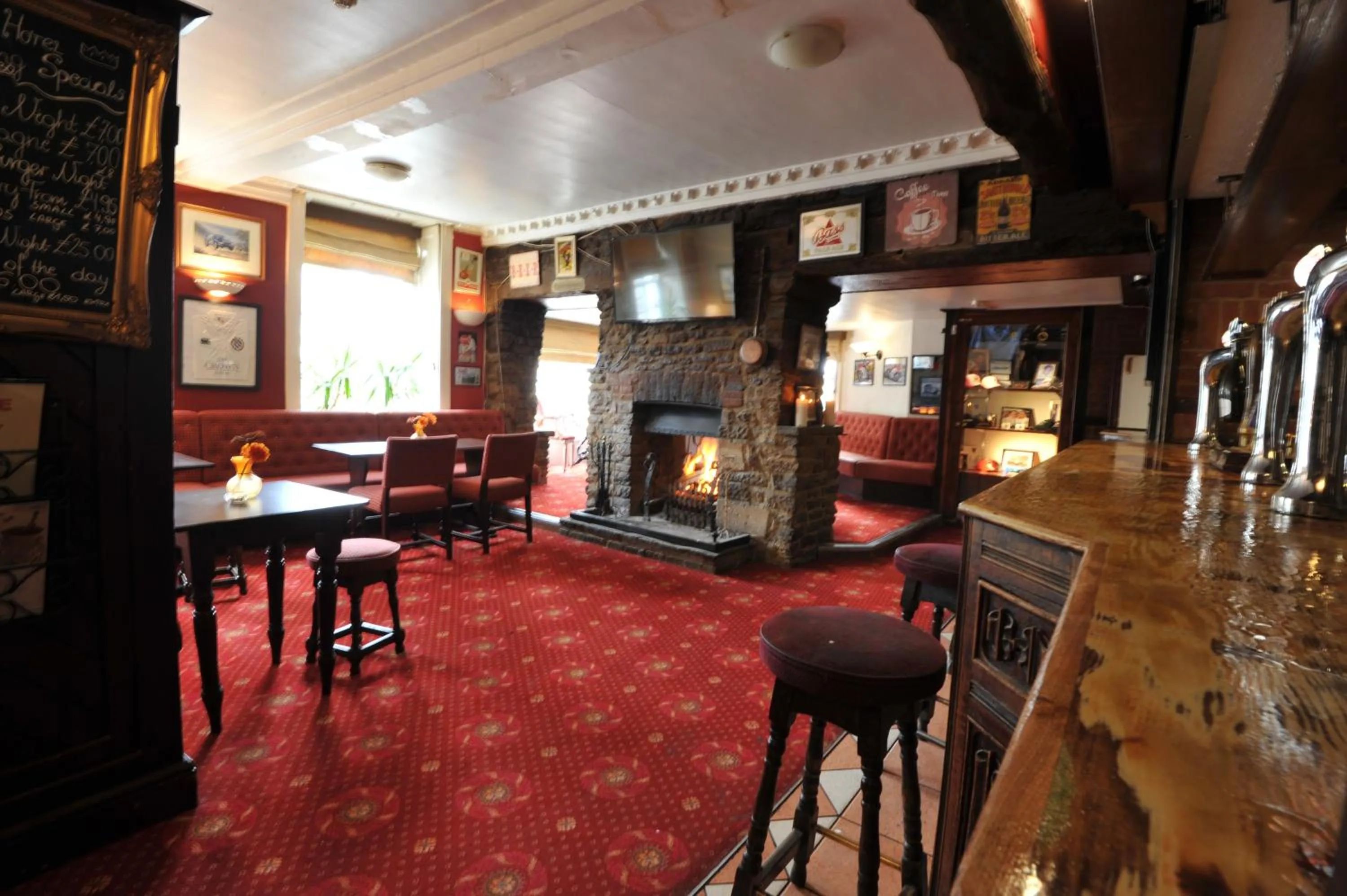 Lounge or bar in Crown Hotel Brackley