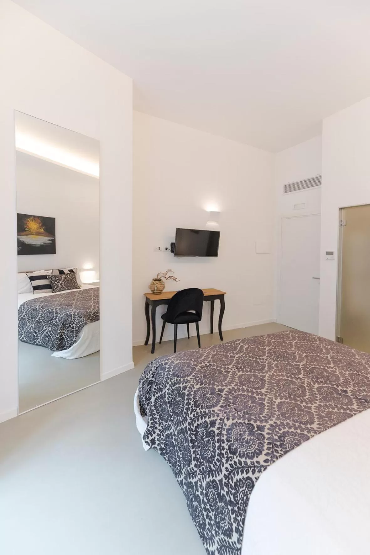 TV and multimedia, Bed in A Misura Duomo Rooms & Apartment - LS Accommodations