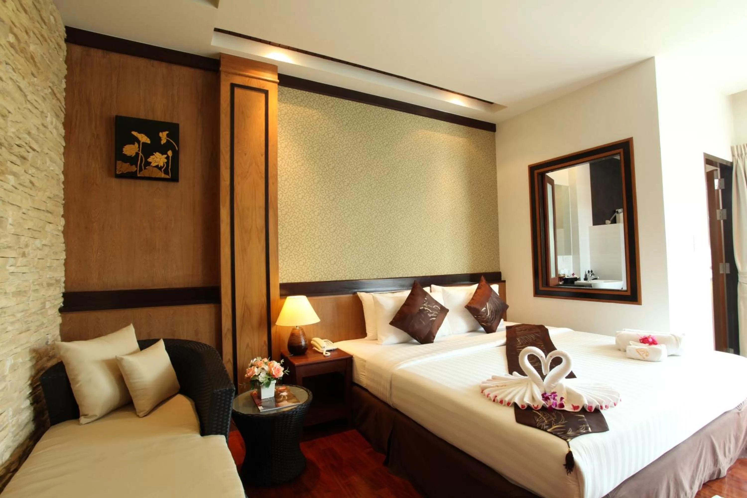 Photo of the whole room, Bed in Rapeepan Ville Hotel