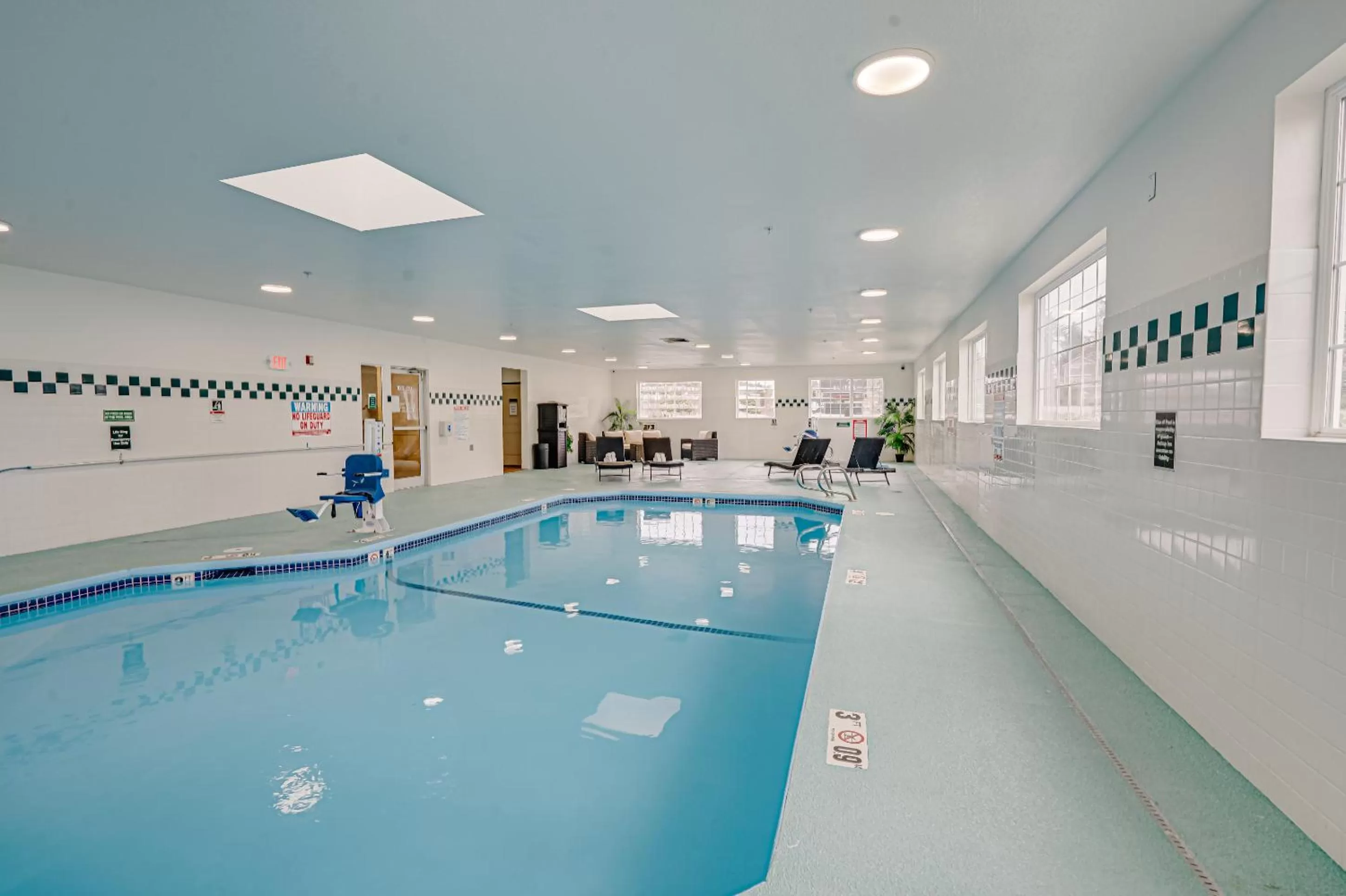 Swimming pool in The Ashley Inn & Suites