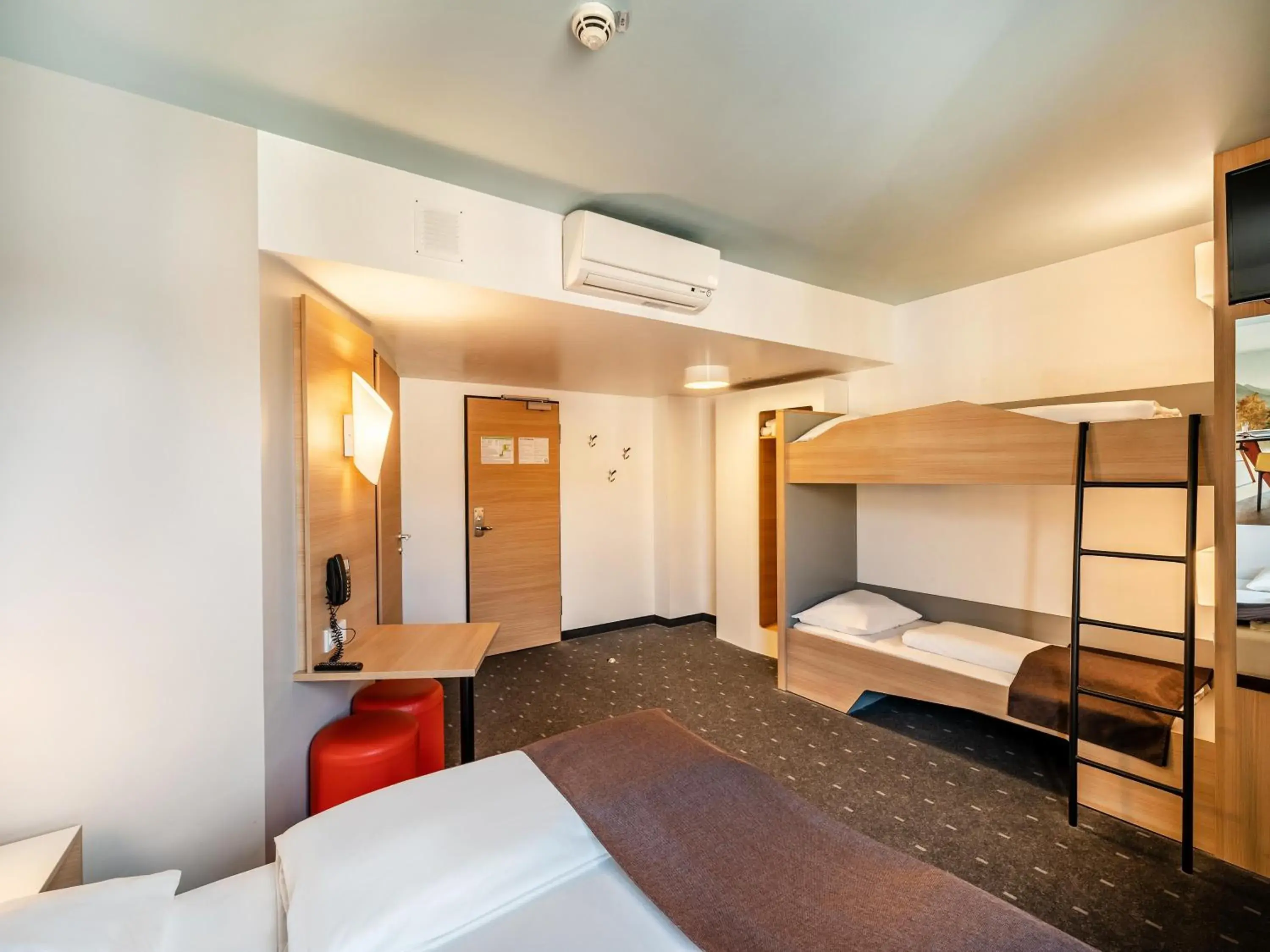 Family Room (2 Adults + 2 Children) in B&B Hotel Weil am Rhein/Basel Family Room (2 Adults + 2 Children) in B&B Hotel Weil am Rhein/Basel